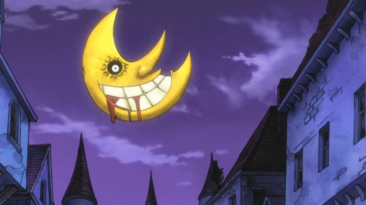 soul eater moon 桌布 壁紙 — 一個卡通風格的黃色新月，有一隻眼睛，牙齒滴著血，漂浮在紫色黃昏小鎮上空。