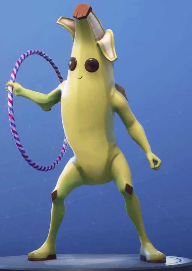 Fortnite Peely 桌布 壁紙 — 一個卡通香蕉角色拿著呼拉圈站在藍色數位背景的基座上。
