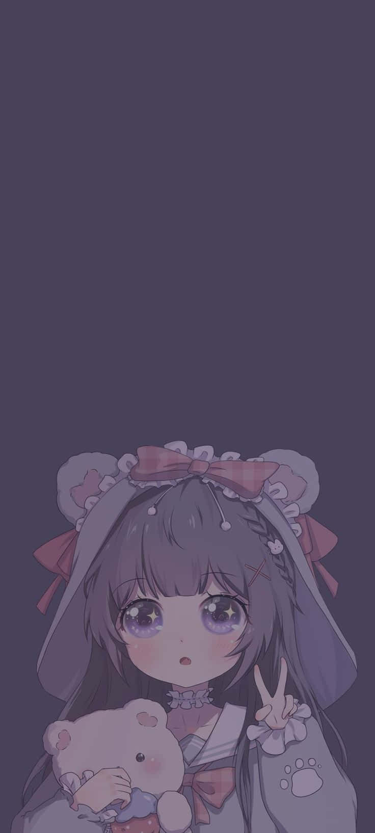 動漫女孩 桌布 壁紙 — 一個可愛的動漫女孩，擁有紫色眼睛和兔耳朵，抱著一隻泰迪熊，在深紫色背景前做出和平手勢。