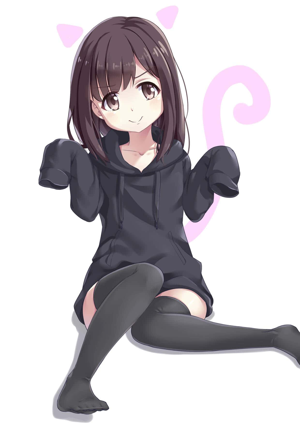 動漫女孩 桌布 壁紙 — 一個可愛的動漫女孩，棕色頭髮和貓耳朵，穿著黑色連帽衫和過膝長襪，坐在白色背景前。