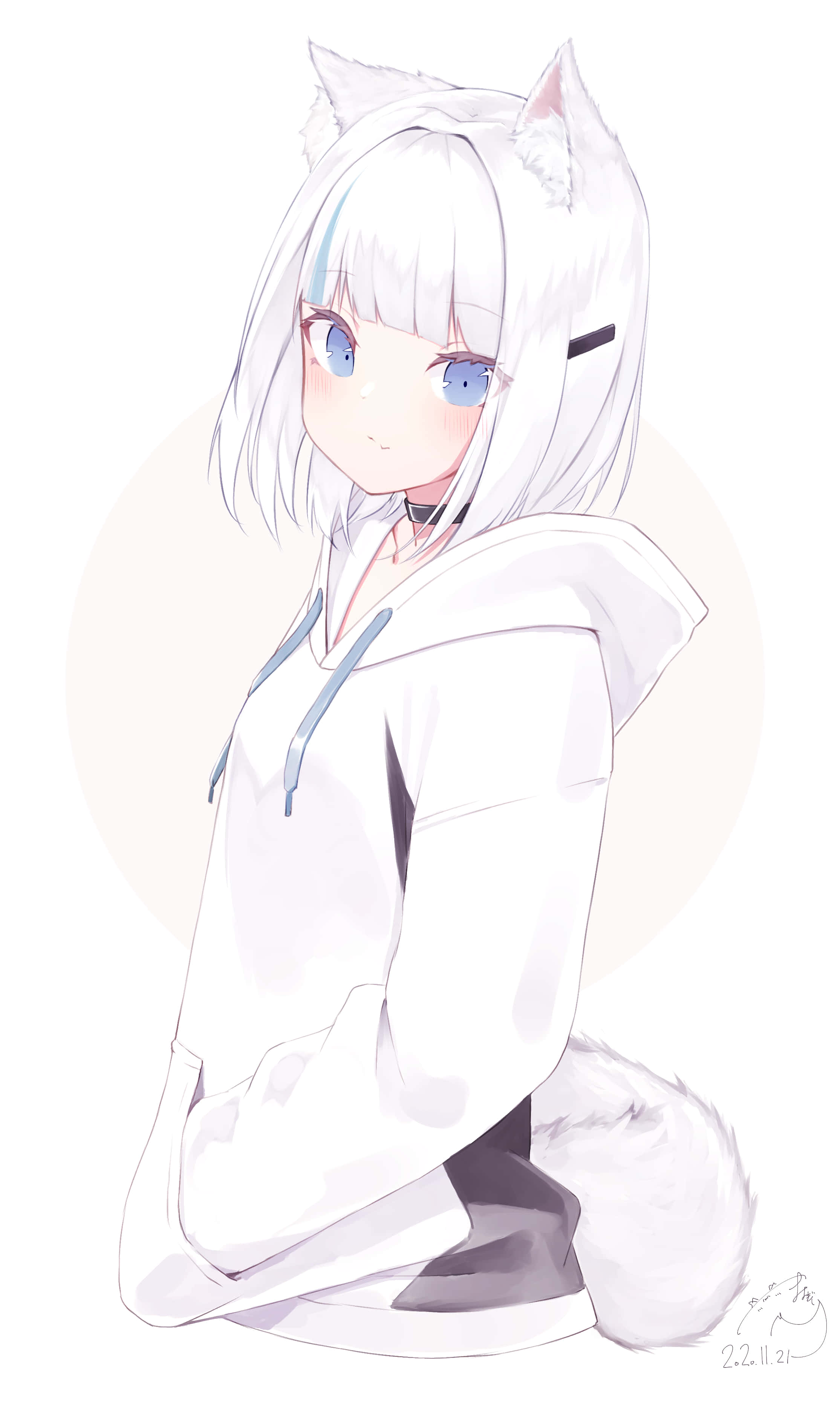 Anime White 桌布 壁紙 — 一個可愛的動漫女孩，白色頭髮和狐狸耳朵，穿著白色連帽衫，背景是柔和的米色圓形。