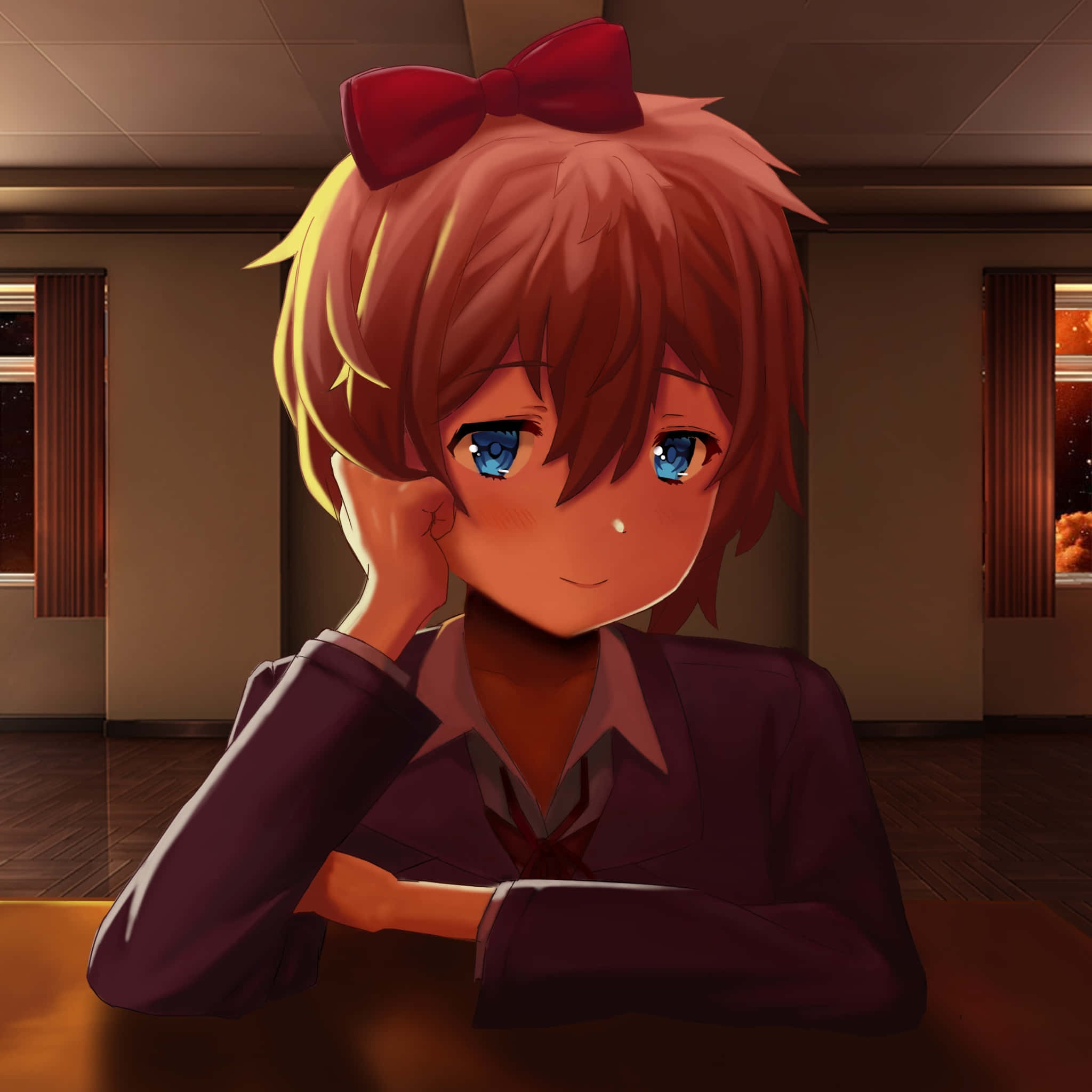 Doki Doki 桌布 壁紙 — 一個可愛的動漫女孩，紅髮藍眼，在夜晚溫暖的燈光下用手托著下巴。