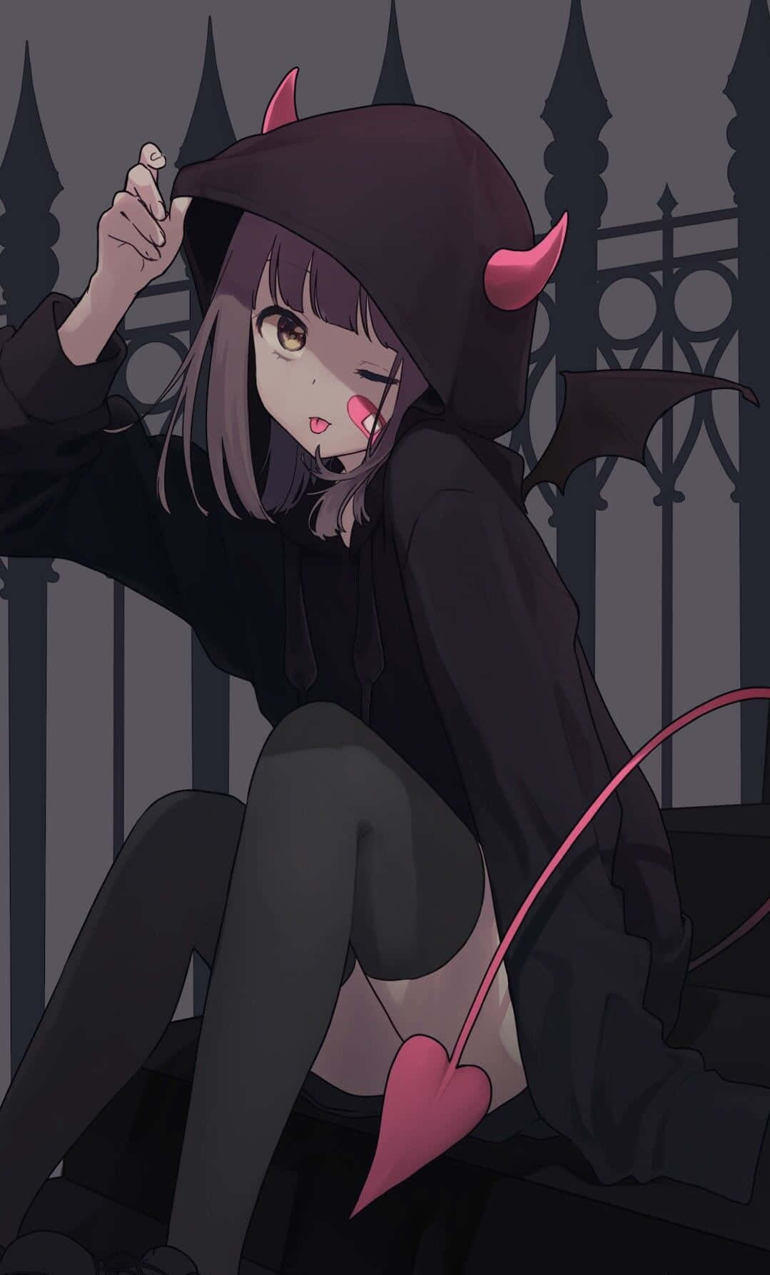 Menhera Chan 桌布 壁紙 — 一個可愛的動漫女孩，身穿黑色連帽衫，帶有粉紅色惡魔角和尾巴，頑皮地坐在哥德式大門旁。