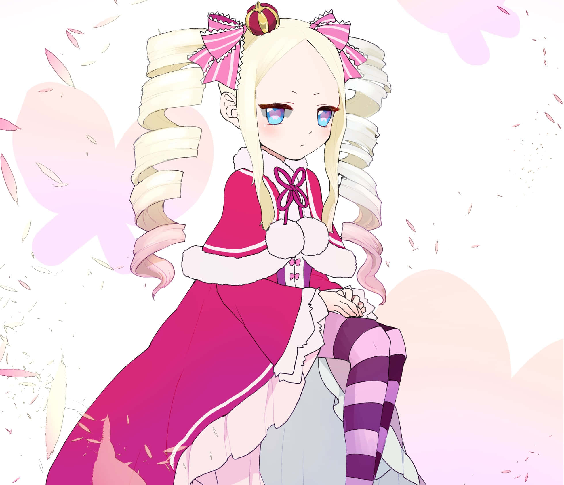 Re Zero Beatrice 桌布 壁紙 — 一個可愛的動漫女孩，金色雙馬尾和粉紅色蝴蝶結，穿著荷葉邊洋紅色連衣裙和條紋襪子，背景是柔和的粉彩色調，有飄浮的花瓣。
