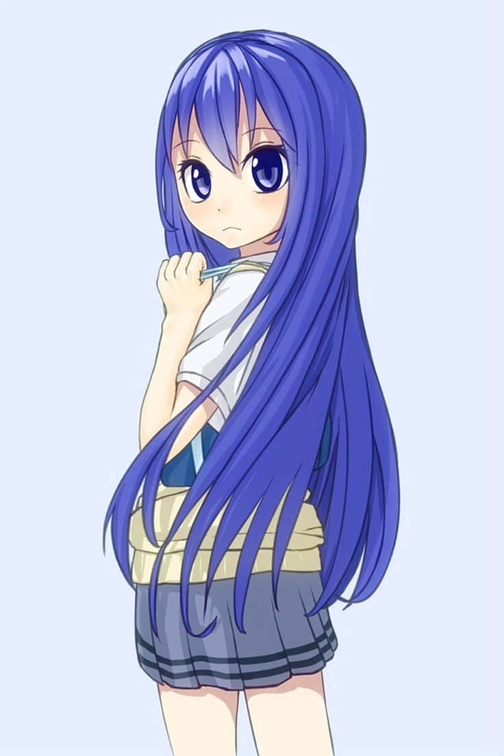 Wendy Marvell 桌布 壁紙 — 一個可愛的動漫女孩，長長的藍色頭髮和藍色眼睛，帶著害羞的表情越過肩膀看。
