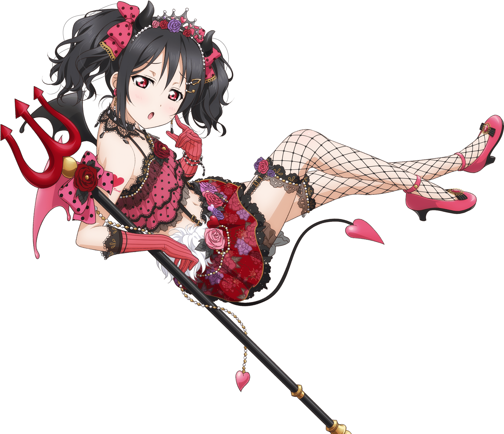 Nico Yazawa 桌布 壁紙 — 一個可愛的動漫女孩，黑髮紅眼，穿著帶有玫瑰的粉紅色惡魔服裝，手持三叉戟，背景為黑色。