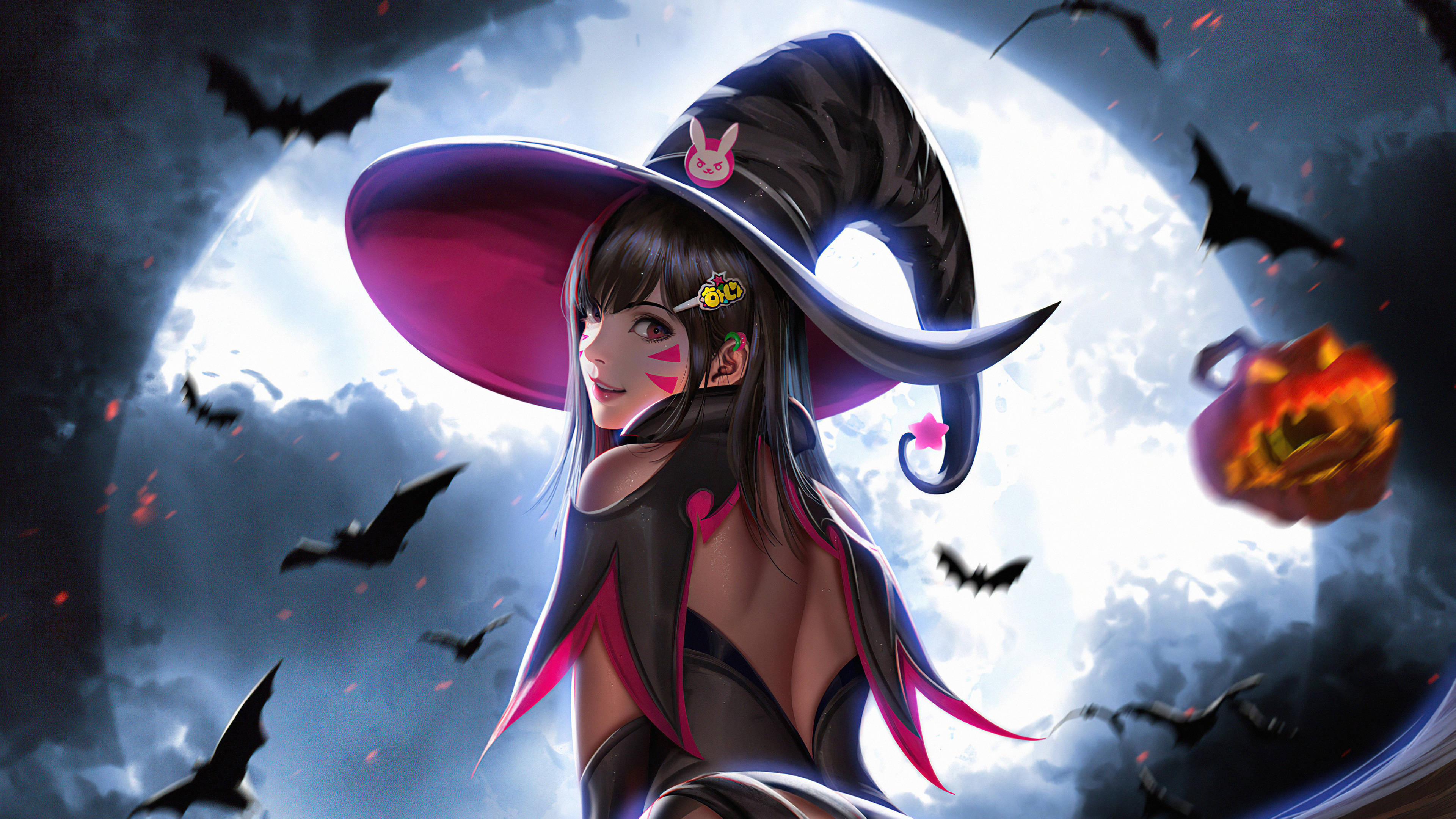 Overwatch 桌布 壁紙 — 一個可愛的動漫女巫，戴著粉紅色帽子和蝙蝠翅膀，站在滿月前，周圍有飛翔的蝙蝠和發光的南瓜燈。