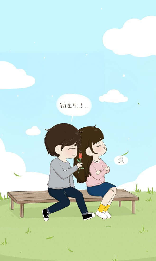 動漫情侶 桌布 壁紙 — 一個可愛的動漫情侶坐在長椅上，頭上是明亮的藍天，男孩遞上一朵玫瑰，女孩臉紅地轉頭避開。
