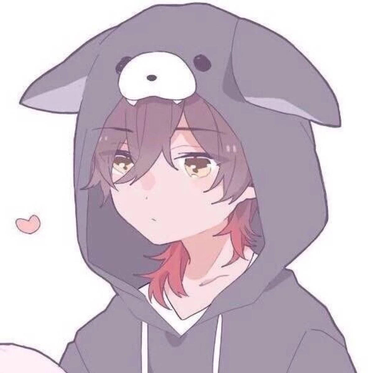 動漫男孩 桌布 壁紙 — 一個可愛的動漫角色，棕色頭髮和金色眼睛，穿著灰色兔子連帽衫，帽子上有白色臉孔，附近漂浮著一個粉紅色的小心形。