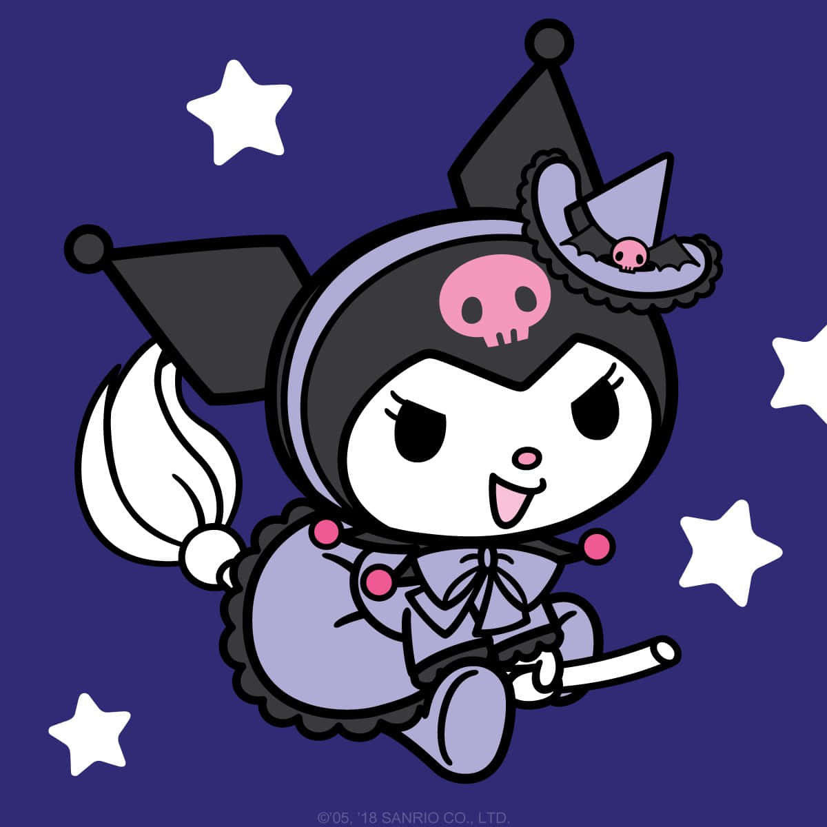 Kuromi Halloween 桌布 壁紙 — 一個可愛的卡通女巫，戴著骷髏帽，拿著掃帚，在星光燦爛的紫色夜空中飛翔。