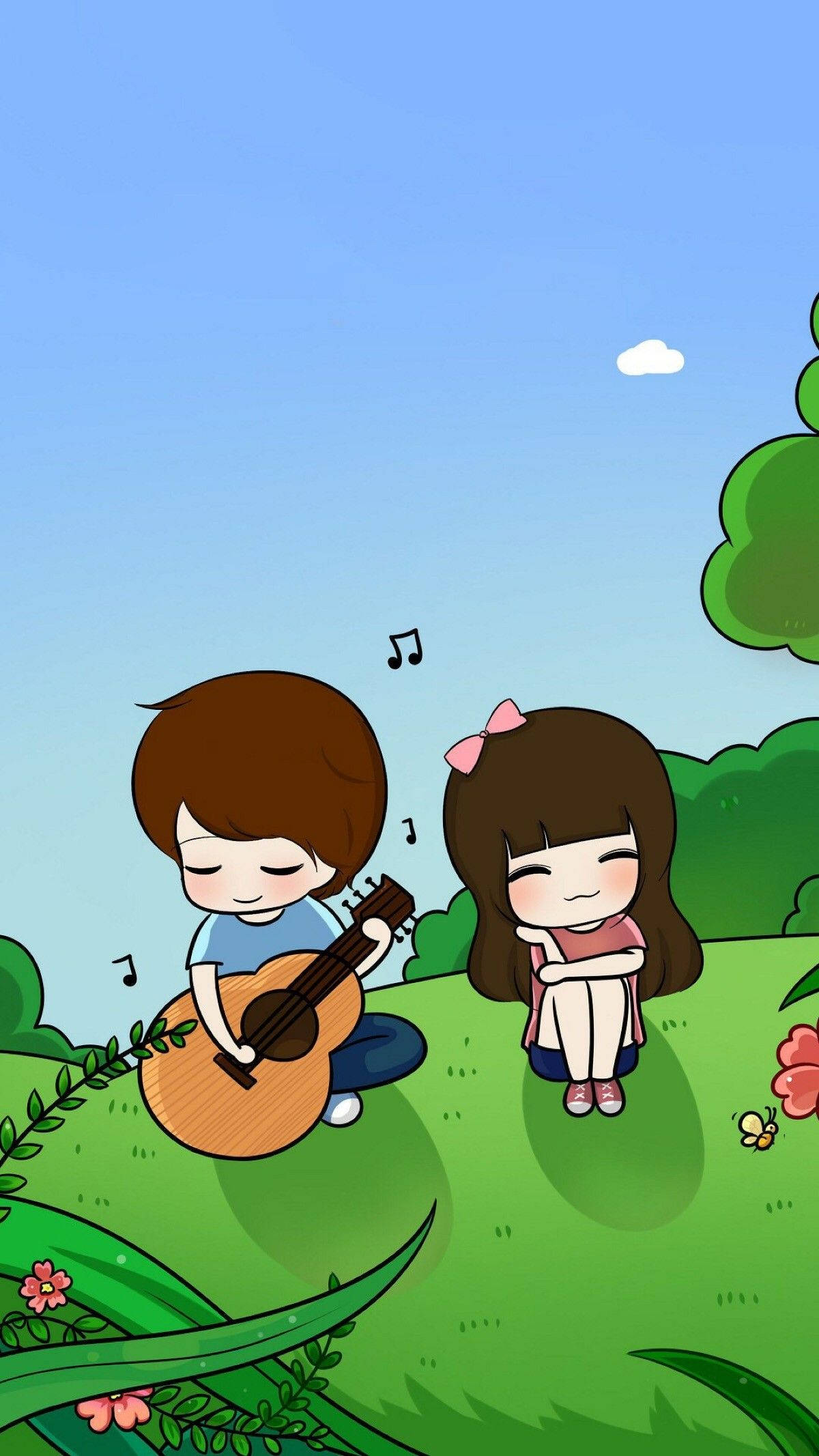 Cute Couples Cartoon 桌布 壁紙 — 一個可愛的卡通男孩在陽光明媚、長滿鮮花和樹木的草地上為一個微笑的女孩彈吉他。