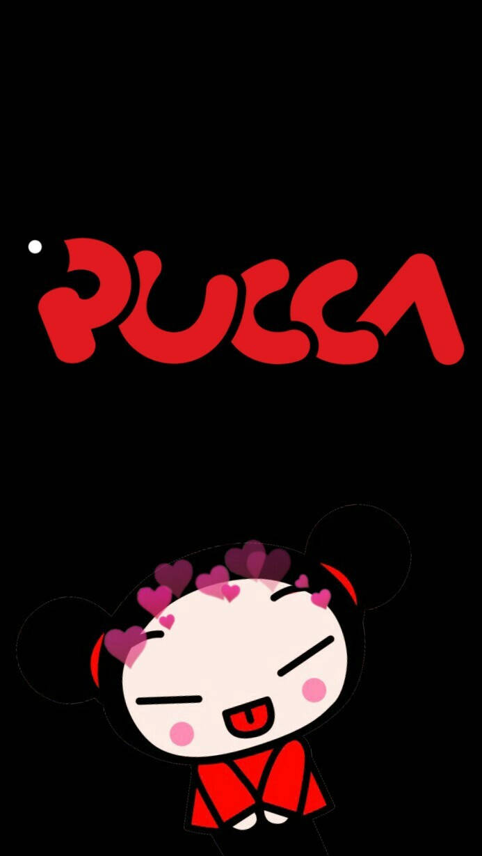 Pucca 桌布 壁紙 — 一個可愛的卡通角色，頭部周圍有心形圖案，在黑色背景上微笑，帶有紅色「PUCCA」文字。