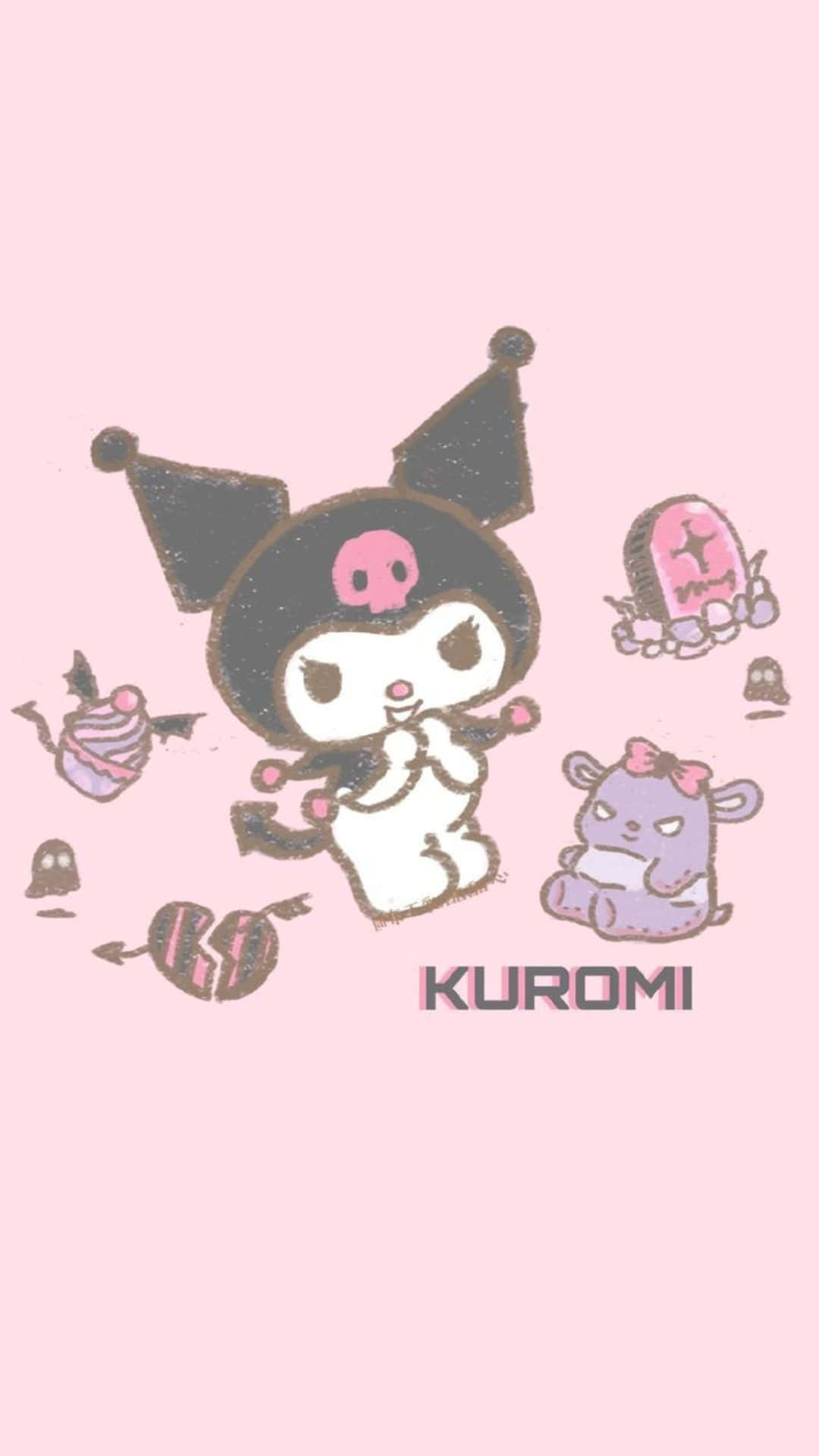 Kuromi Kawaii 桌布 壁紙 — 一個可愛的卡通角色Kuromi，戴著黑色帽子和粉紅色骷髏頭，坐在柔軟的粉紅色背景上，周圍環繞著詭異的柔和色調萬聖節物品。