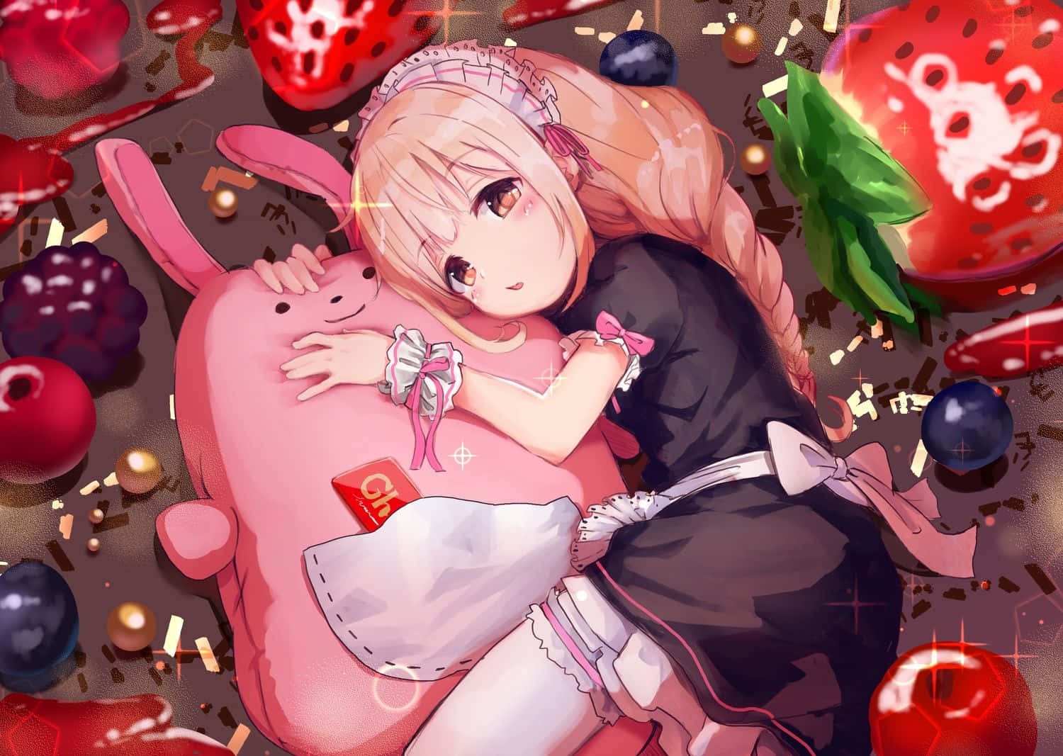 粉色動漫美學 桌布 壁紙 — 一個可愛的女僕裝動漫女孩抱著一個粉紅色毛絨玩具，周圍環繞著超大的漿果和五彩紙屑。
