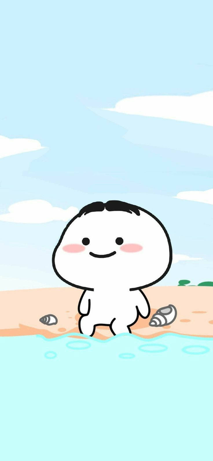 pentol 桌布 壁紙 — 一個可愛的白色卡通角色，臉頰紅潤，快樂地坐在海灘邊，附近有貝殼，天空淺藍。