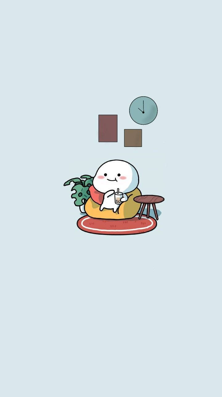 pentol 桌布 壁紙 — 一個可愛的白色卡通角色坐在黃色扶手椅上，拿著飲料，周圍是簡約的裝飾。