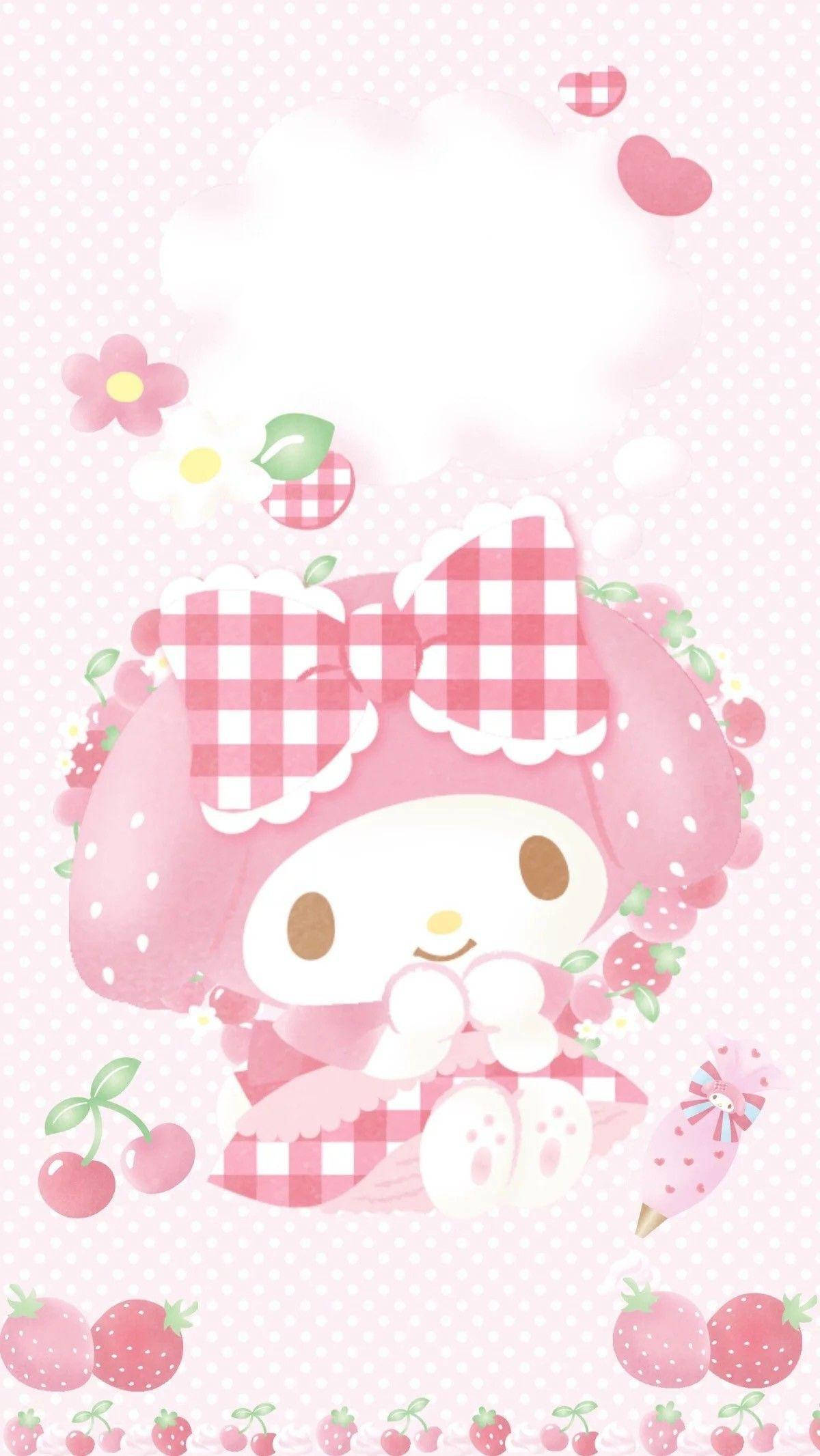 my 桌布 壁紙 — 一個可愛的粉紅色My Melody角色，穿著草莓主題服裝和格子蝴蝶結，坐在圓點背景上，周圍環繞著花朵和愛心。