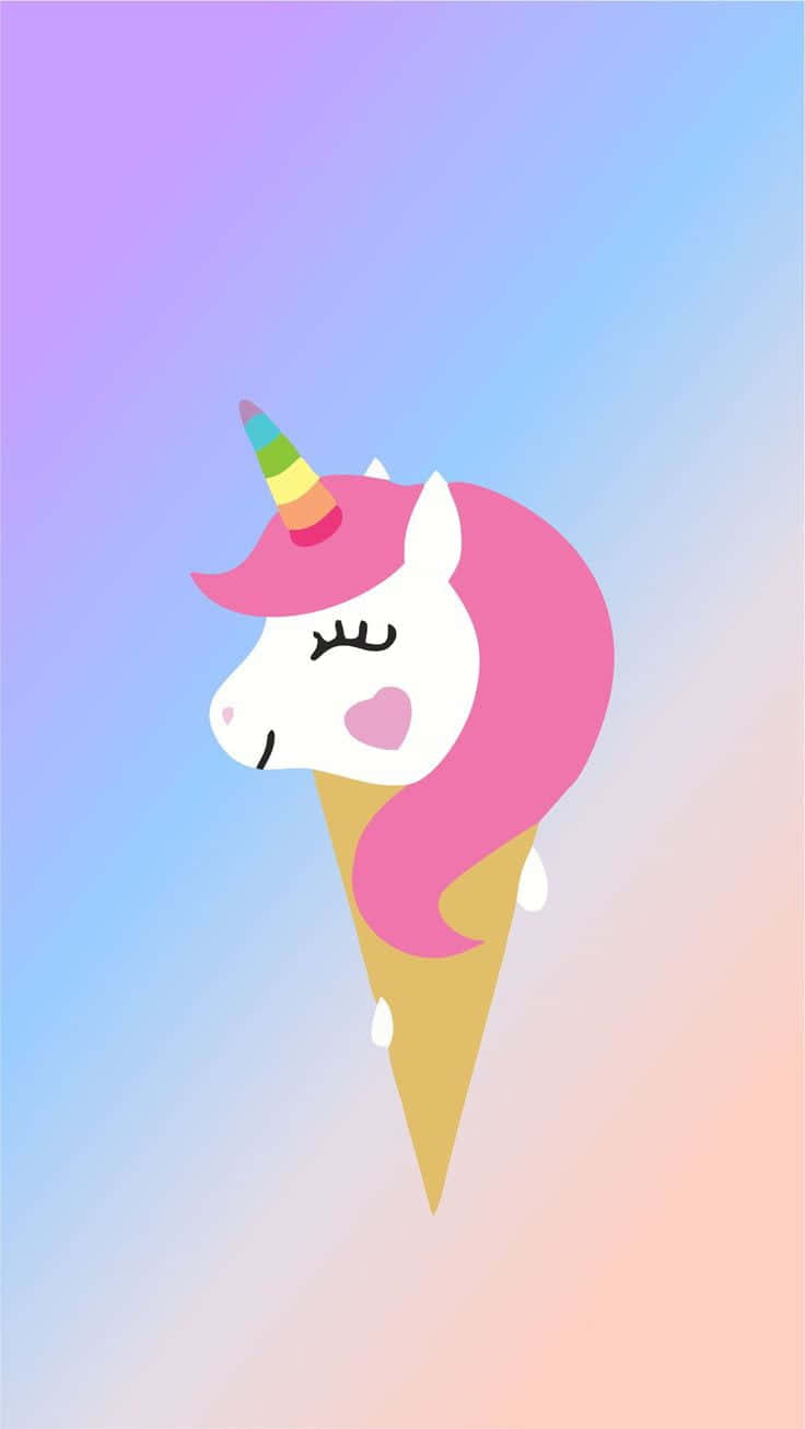 Cute Unicorn 桌布 壁紙 — 一個可愛的粉紅色獨角獸頭，帶有彩虹角，從融化的冰淇淋甜筒中冒出，背景是柔和漸變的天空。