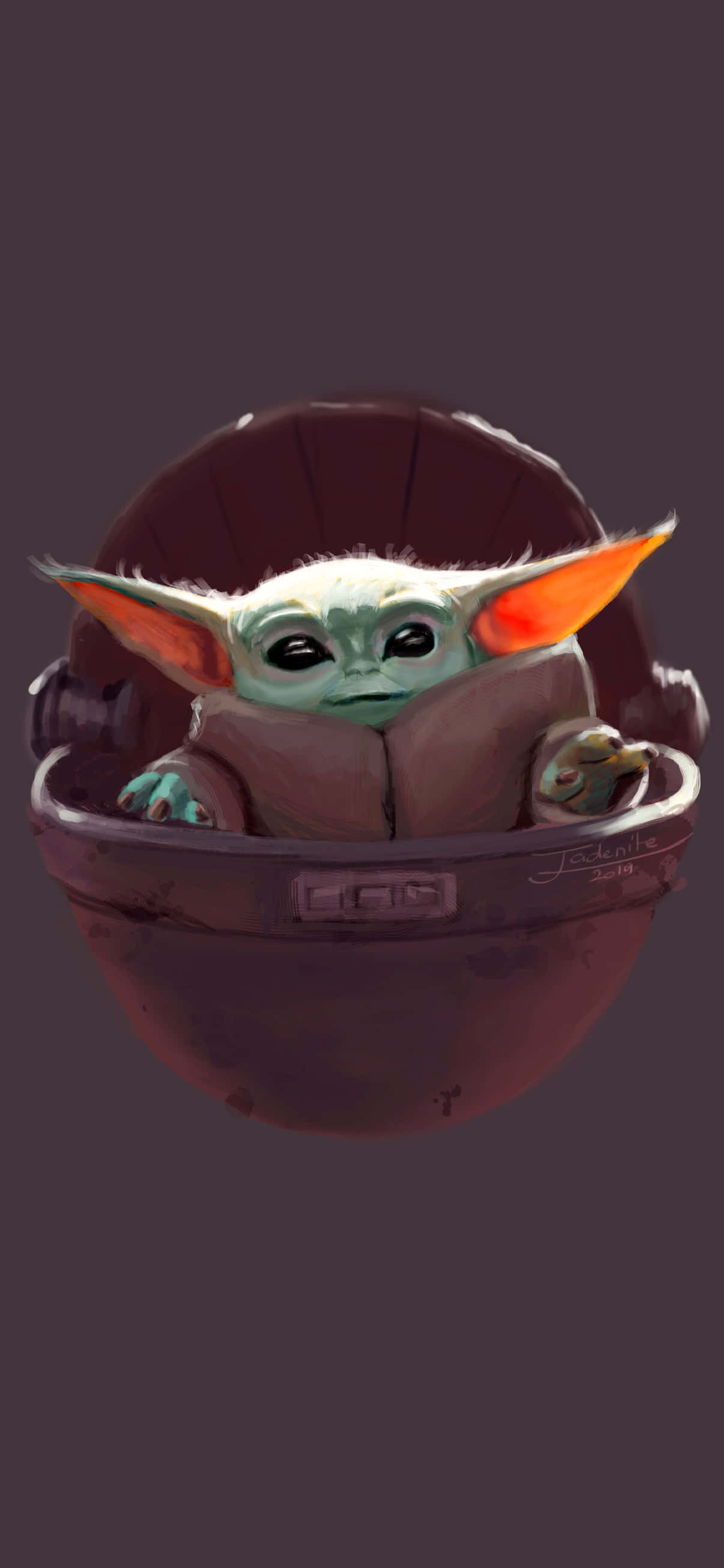 Baby Yoda Phone 桌布 壁紙 — 一個可愛的綠色嬰兒尤達，有橙色耳朵，坐在一個棕色的漂浮艙中，背景是深紫色。