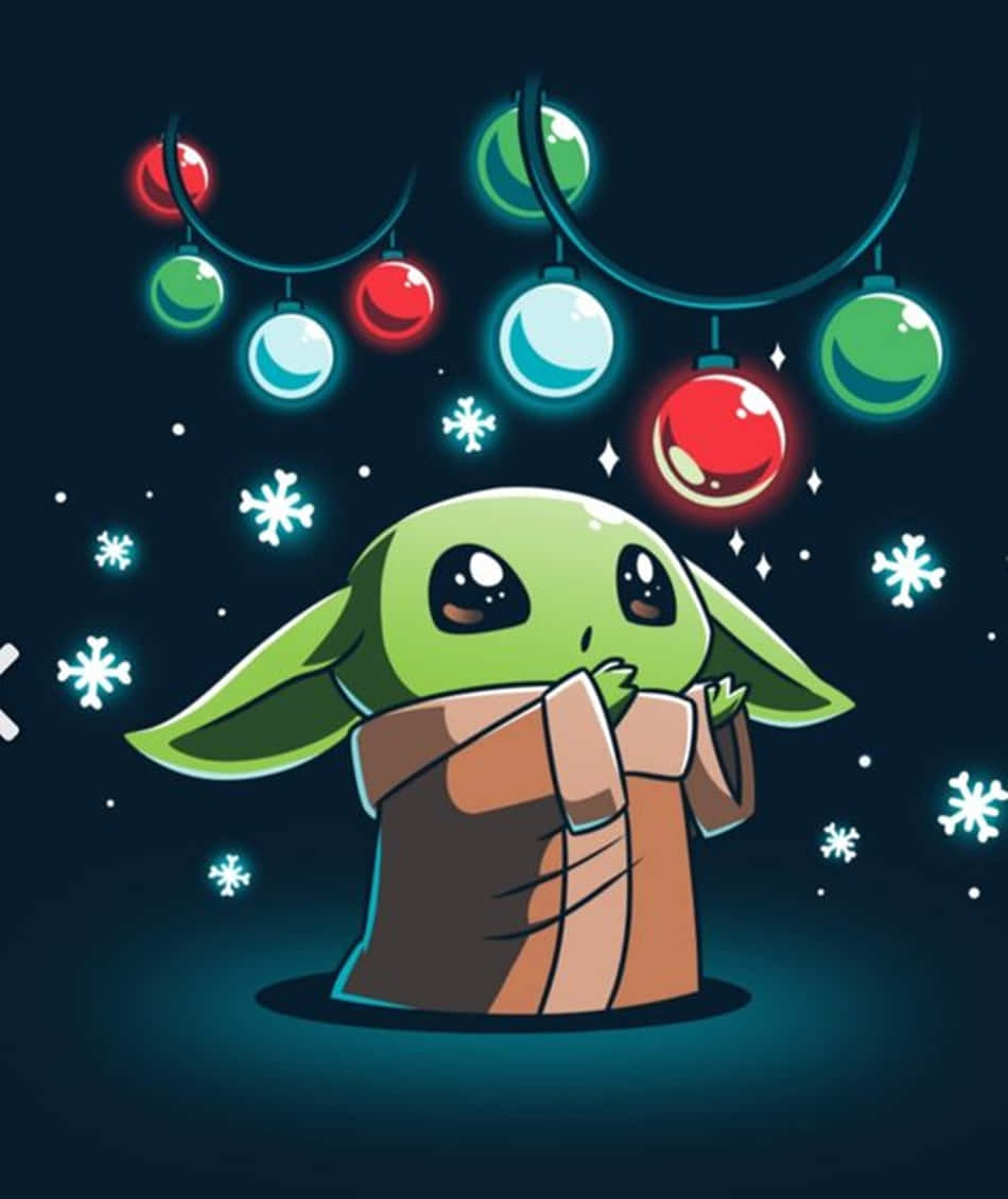 Baby Yoda Cartoon 桌布 壁紙 — 一個可愛的綠色尤達寶寶穿著棕色長袍，仰望發光的紅色、綠色和藍色聖誕燈飾，雪花在黑暗的夜空飄落。