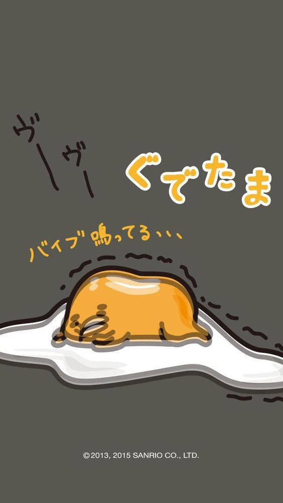 Gudetama Aesthetic 桌布 壁紙 — 一個可愛的黃色Gudetama角色懶洋洋地躺在一個白色盤子上，背景是深灰色，上面有日文字。