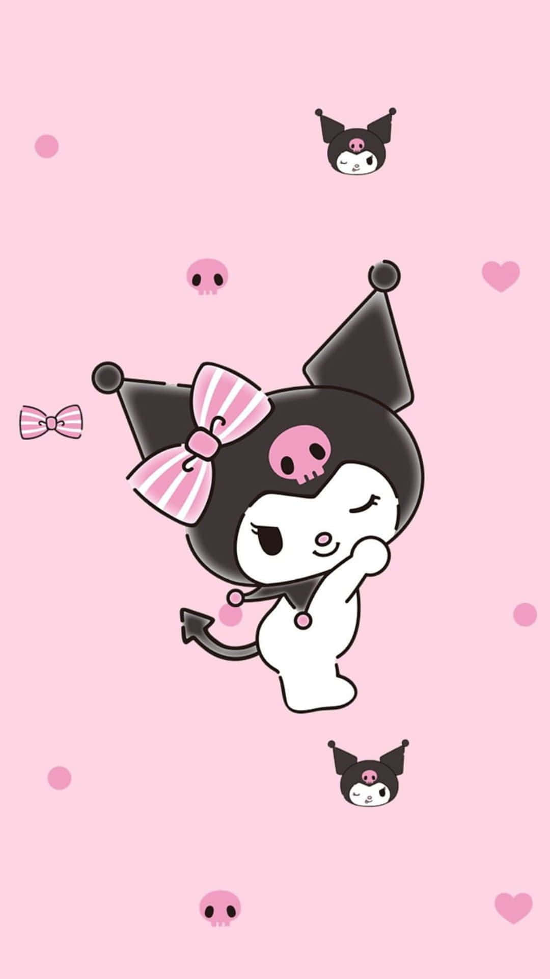 Kuromi Kawaii 桌布 壁紙 — 一個可愛的黑白卡通角色，帶有粉紅色蝴蝶結和骷髏圖案，在點綴著愛心和骷髏的柔和粉紅色背景上頑皮地漂浮。