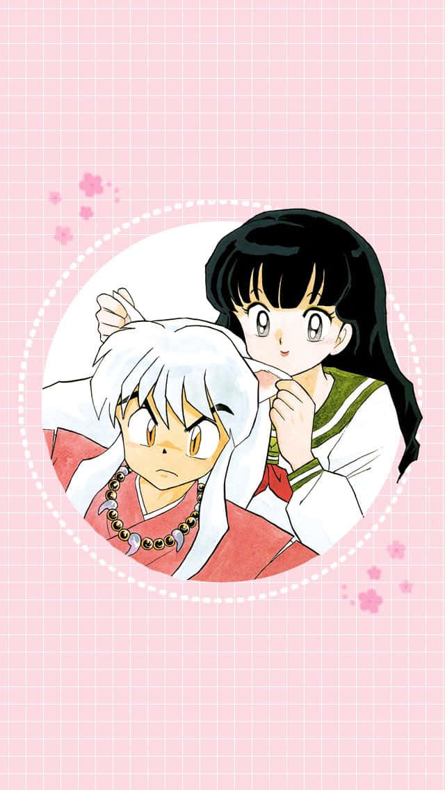 動漫男孩 桌布 壁紙 — 一個可愛的黑髮動漫女孩，在粉紅色網格背景上，輕輕地抱著一個穿著紅色衣服的白髮男孩的頭。