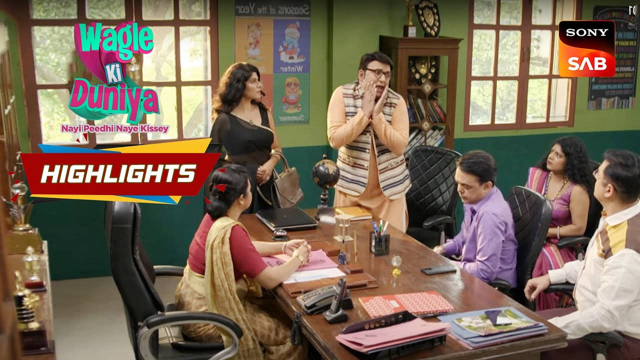 Indian 桌布 壁紙 — 一個喜劇電視節目場景，六位演員在色彩繽紛的辦公室裡，一名男子戲劇性地遮住臉，其他人則在雜亂的辦公桌周圍做出反應。