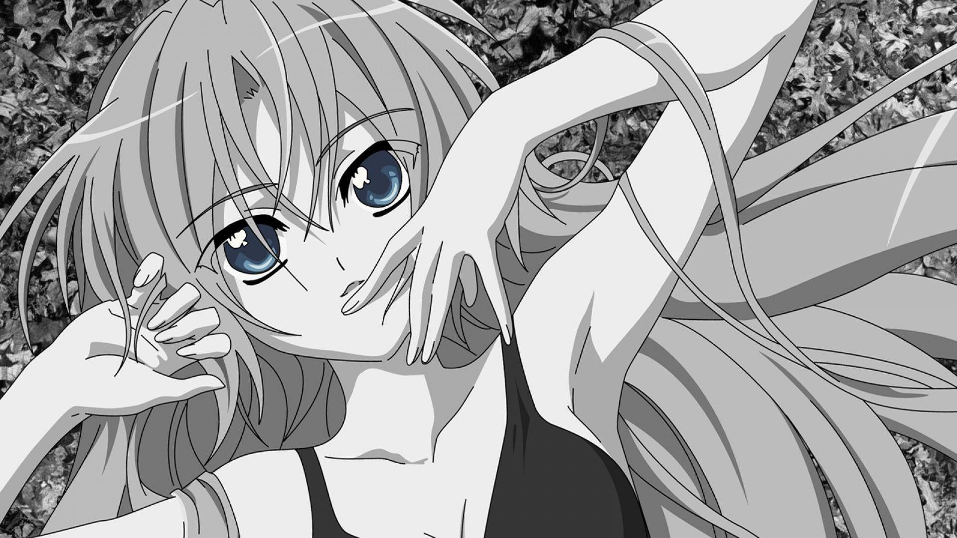 Black And White Anime 桌布 壁紙 — 一個單色動漫女孩，擁有藍色眼睛和飄逸的頭髮，在寧靜的戶外場景中，置身於茂密的樹葉間擺姿勢。