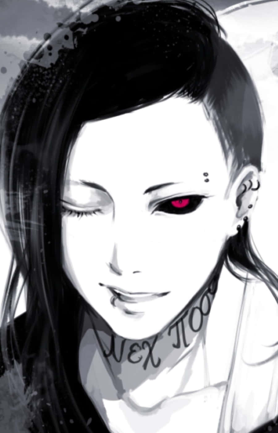 Tokyo Ghoul Uta 桌布 壁紙 — 一個單色動漫女孩，有一隻發光的紅色眼睛和頸部刺青，溫柔地凝視著多雲的天空。