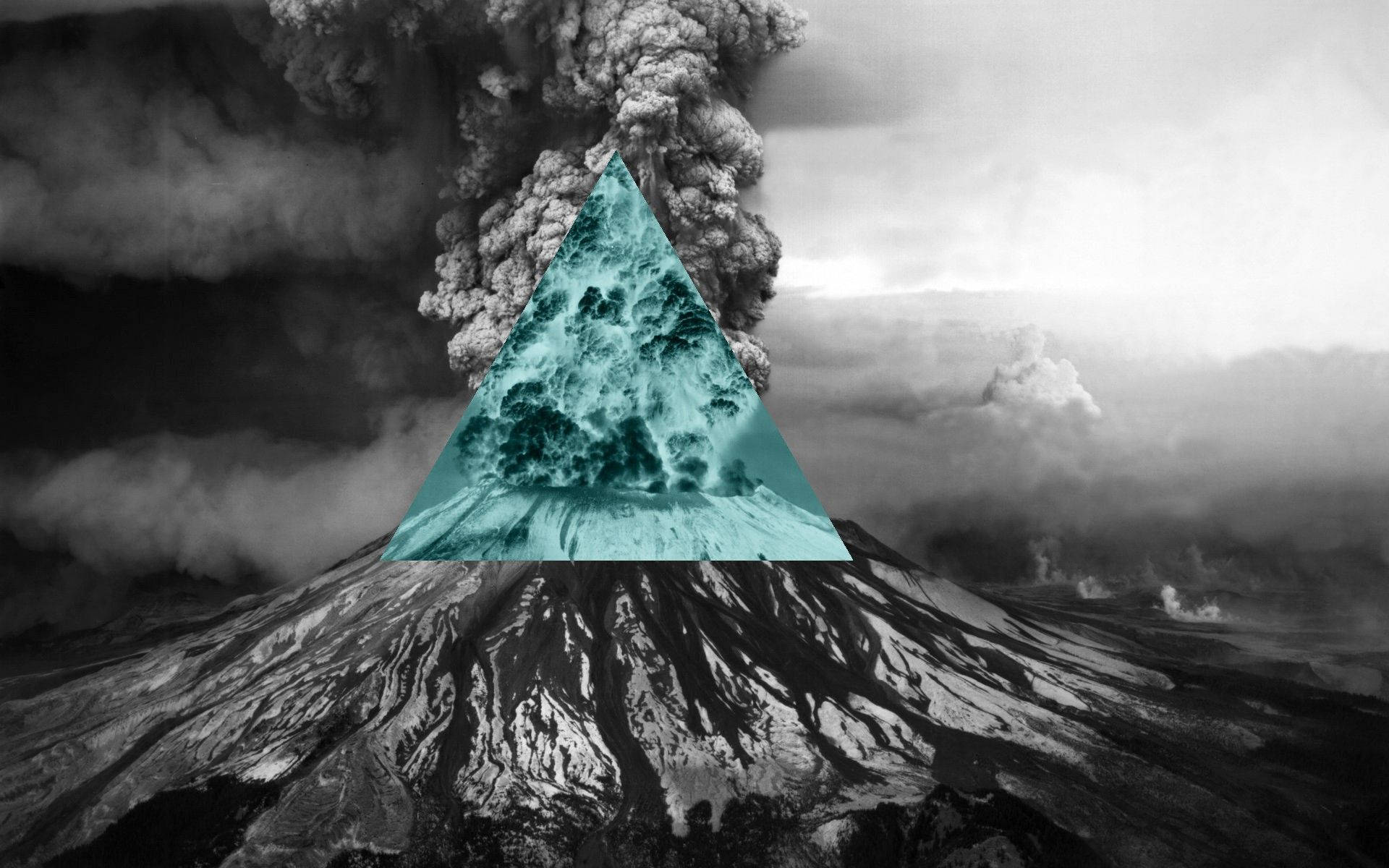 illuminati 桌布 壁紙 — 一個單色火山爆發，由發光的青綠色三角形框住，內部展現超現實的海洋場景。
