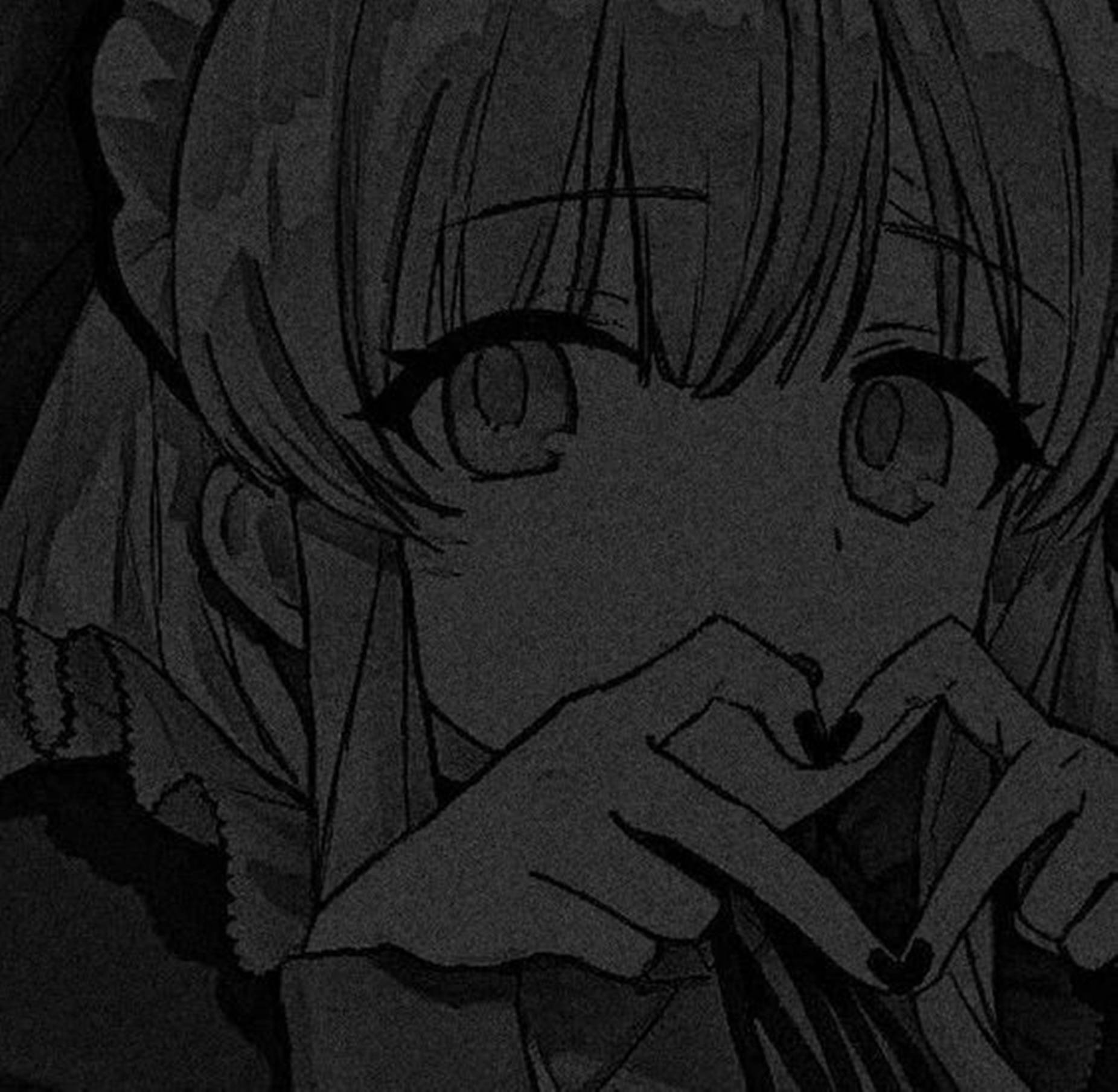 Future 桌布 壁紙 — 一個單色調的動漫女孩，大眼睛，在陰影特寫中用手指在嘴邊比出心形。