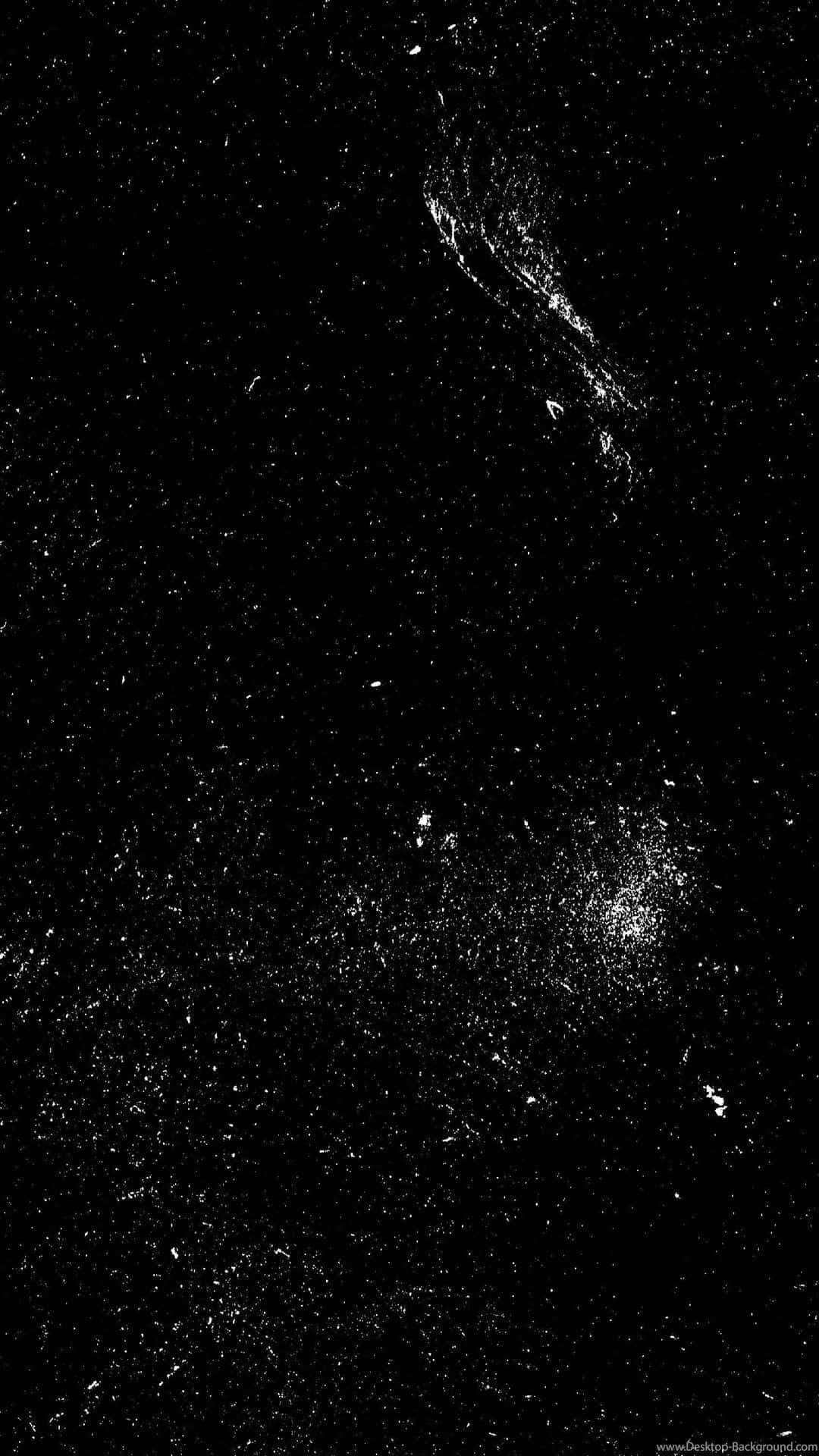 Black Grunge 桌布 壁紙 — 一個嚴峻的黑色背景，點綴著白色宇宙塵埃和旋轉星雲，營造出深空景觀。