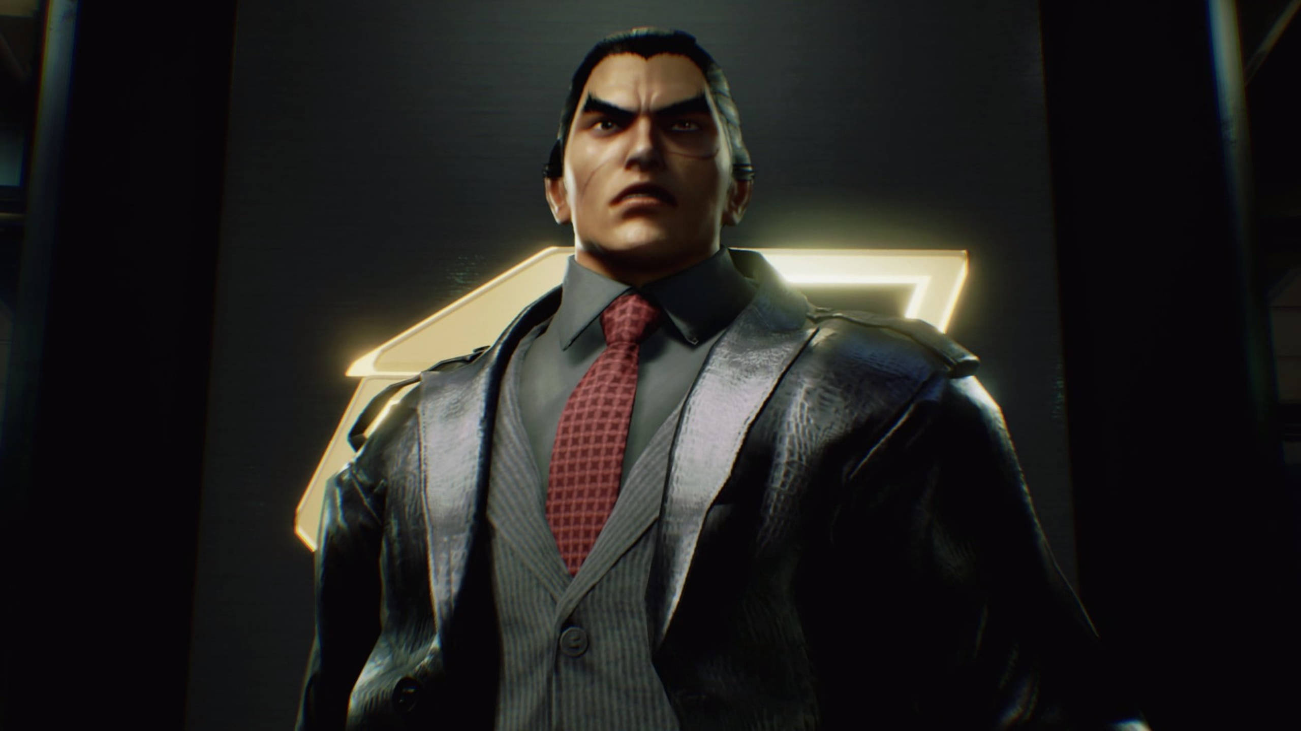 kazuya mishima 桌布 壁紙 — 一個嚴肅的動漫男人，身穿深色西裝和紅色領帶，站在昏暗房間中發光的霓虹燈下。