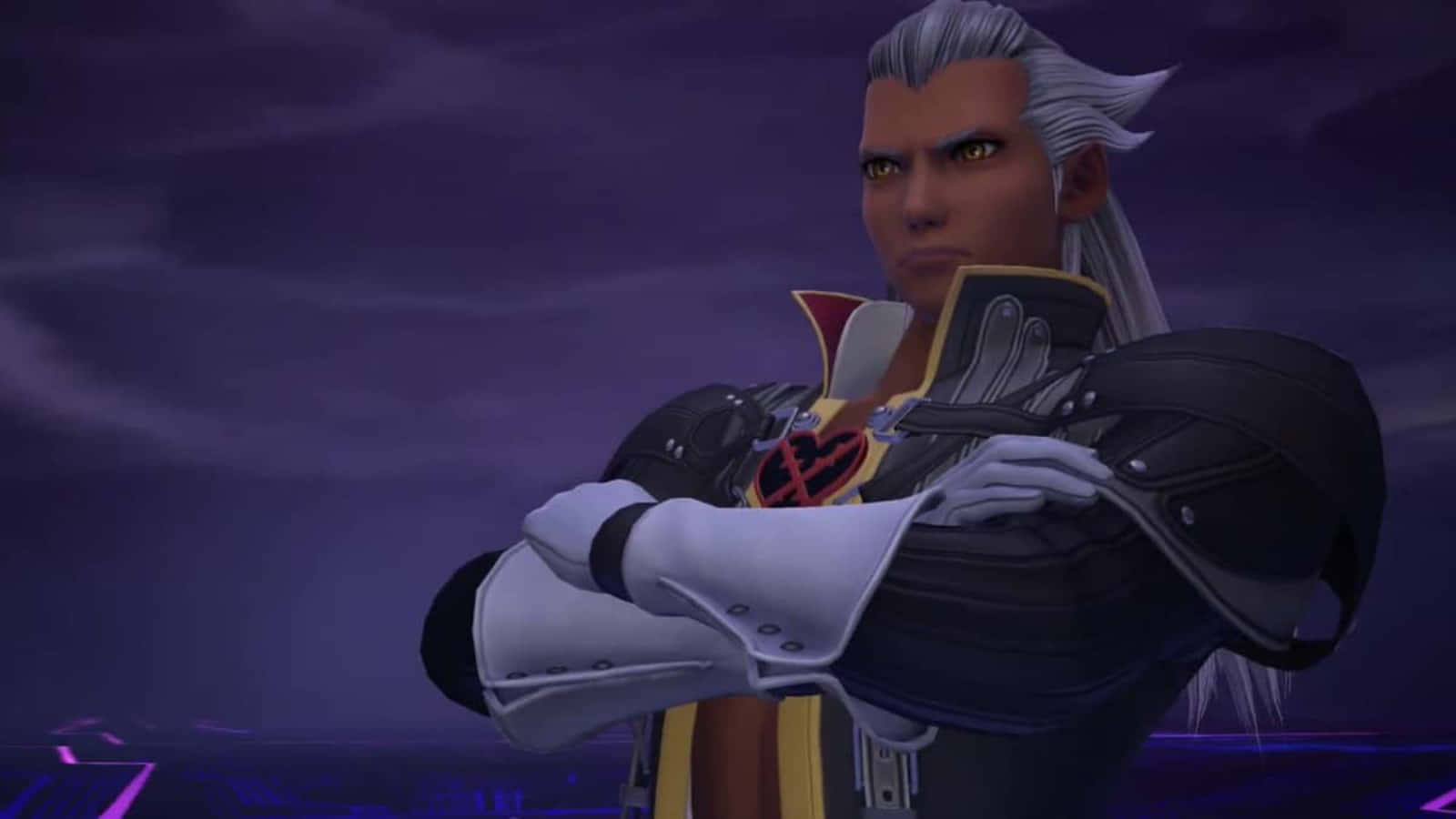 Kingdom Hearts Xehanort 桌布 壁紙 — 一個嚴肅的動漫角色，銀色頭髮，發光的眼睛，雙臂交叉站在深紫色的天空前。