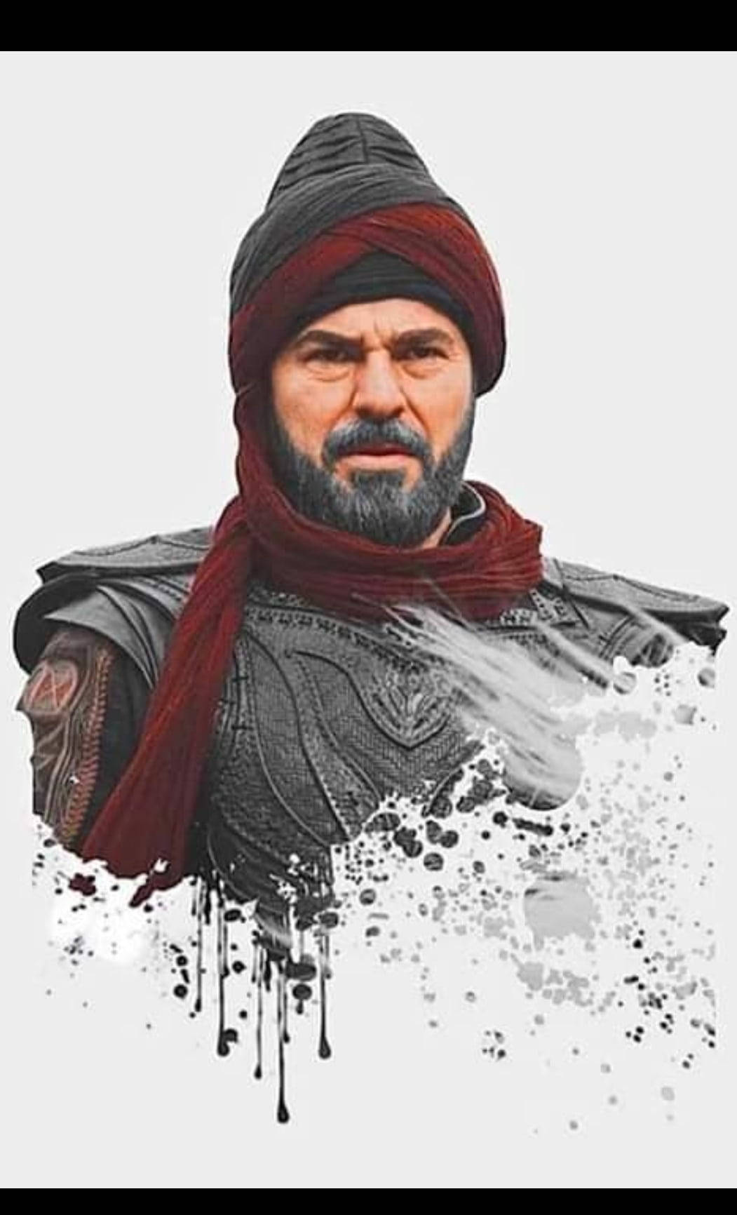 Ertugrul 桌布 壁紙 — 一個嚴肅的鬍鬚男，身穿深色盔甲和紅色頭巾，白色背景上有墨水飛濺效果。