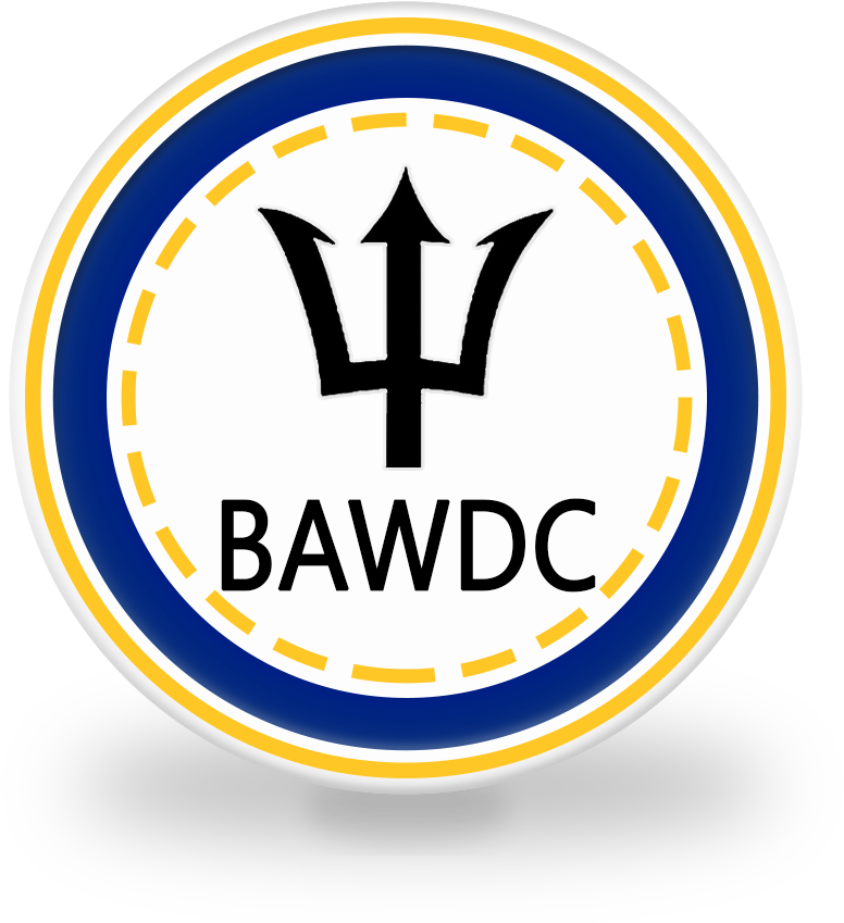 巴貝多 桌布 壁紙 — 一個圓形標誌，中央有一個黑色三叉戟和BAWDC文字，背景為白色，帶有藍色和黃色虛線邊框。
