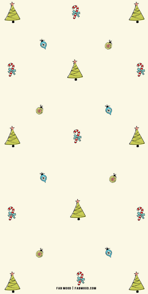 Cute Simple Christmas 桌布 壁紙 — 一個在奶油色背景上重複出現的歡樂圖案，包含綠色聖誕樹、拐杖糖和裝飾品。
