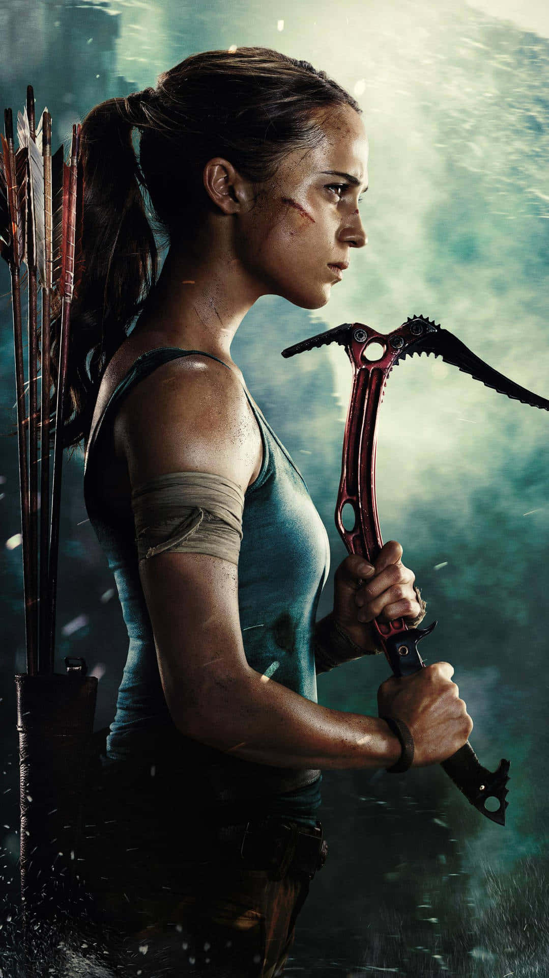 Pixel 3 Shadow Of The Tomb Raider 桌布 壁紙 — 一個堅定的冒險家，帶著攀岩斧和箭袋，站在迷霧籠罩的綠色叢林水中。