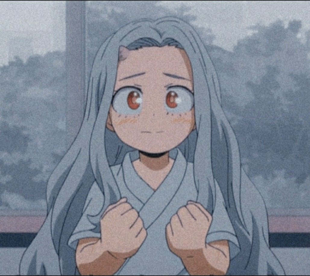 動漫 桌布 壁紙 — 一個堅定的動漫女孩，長著銀色長髮和紅色眼睛，以堅定的姿勢握緊拳頭。