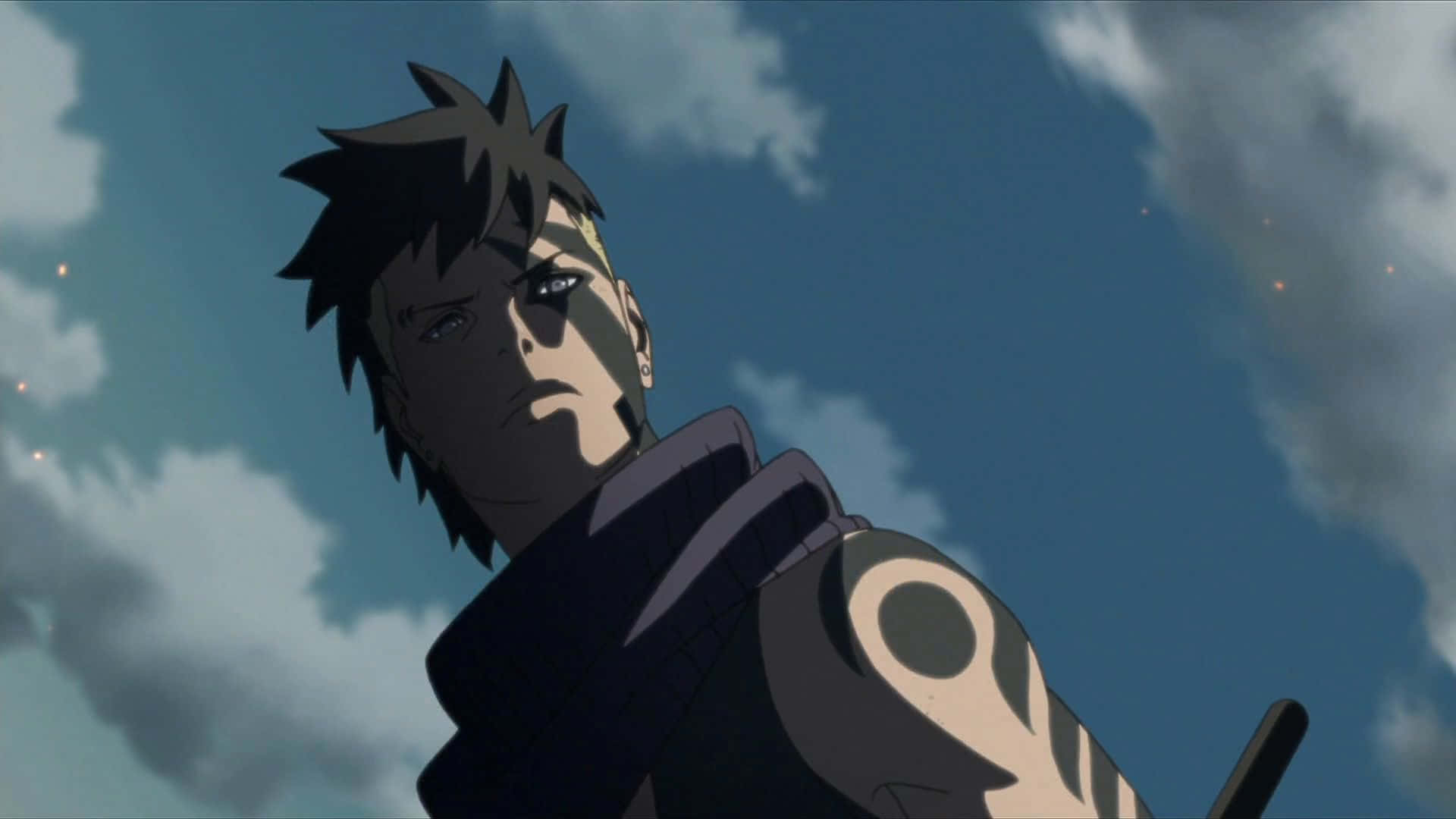 Boruto Naruto Next Generations 桌布 壁紙 — 一個堅定的動漫忍者，有著尖刺的黑髮和深色斗篷，站在多雲的藍天下，遠處有火花。