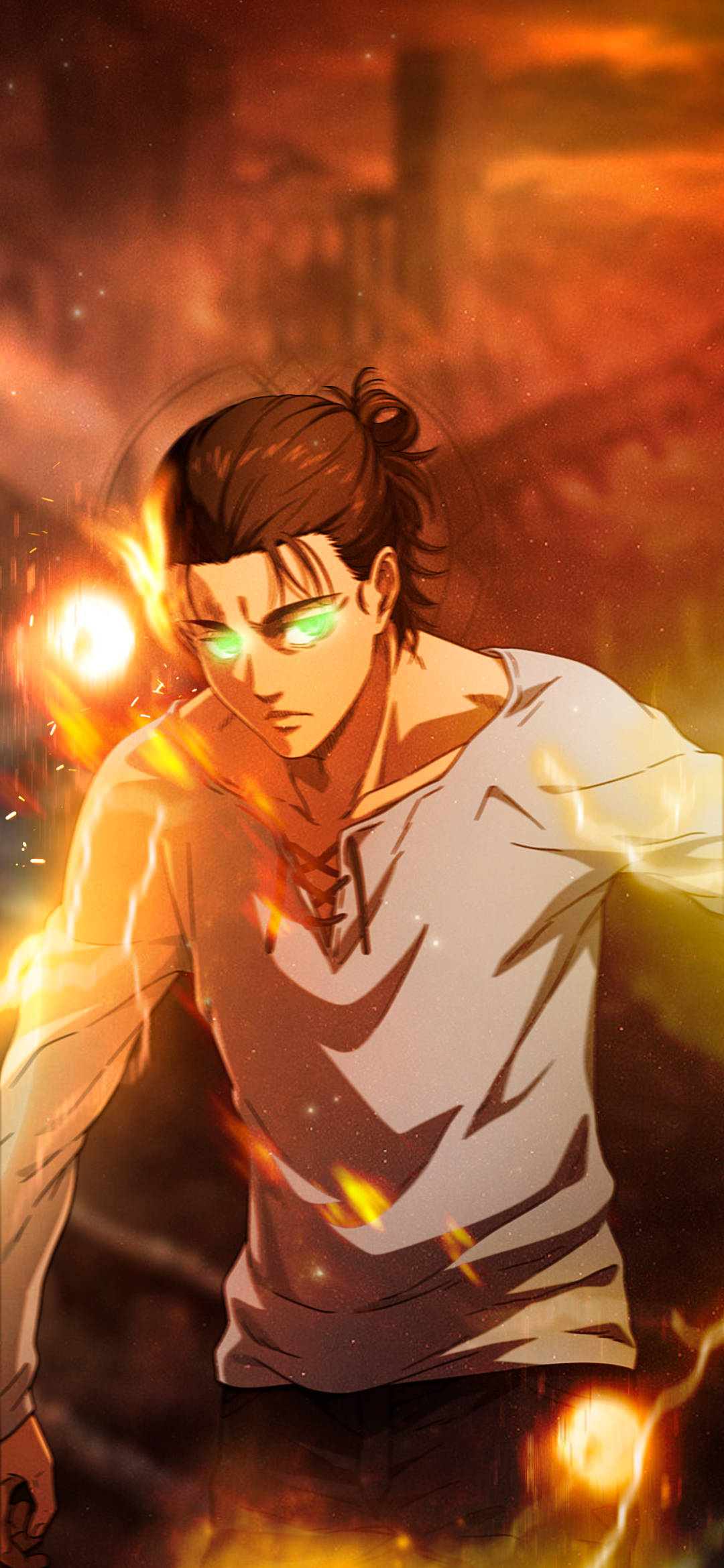 Attack On Titan Titan Eren 桌布 壁紙 — 一個堅定的動漫戰士，擁有發光的綠色眼睛，周圍環繞著熾熱的能量爆發，背景是煙霧瀰漫的橙色戰場。