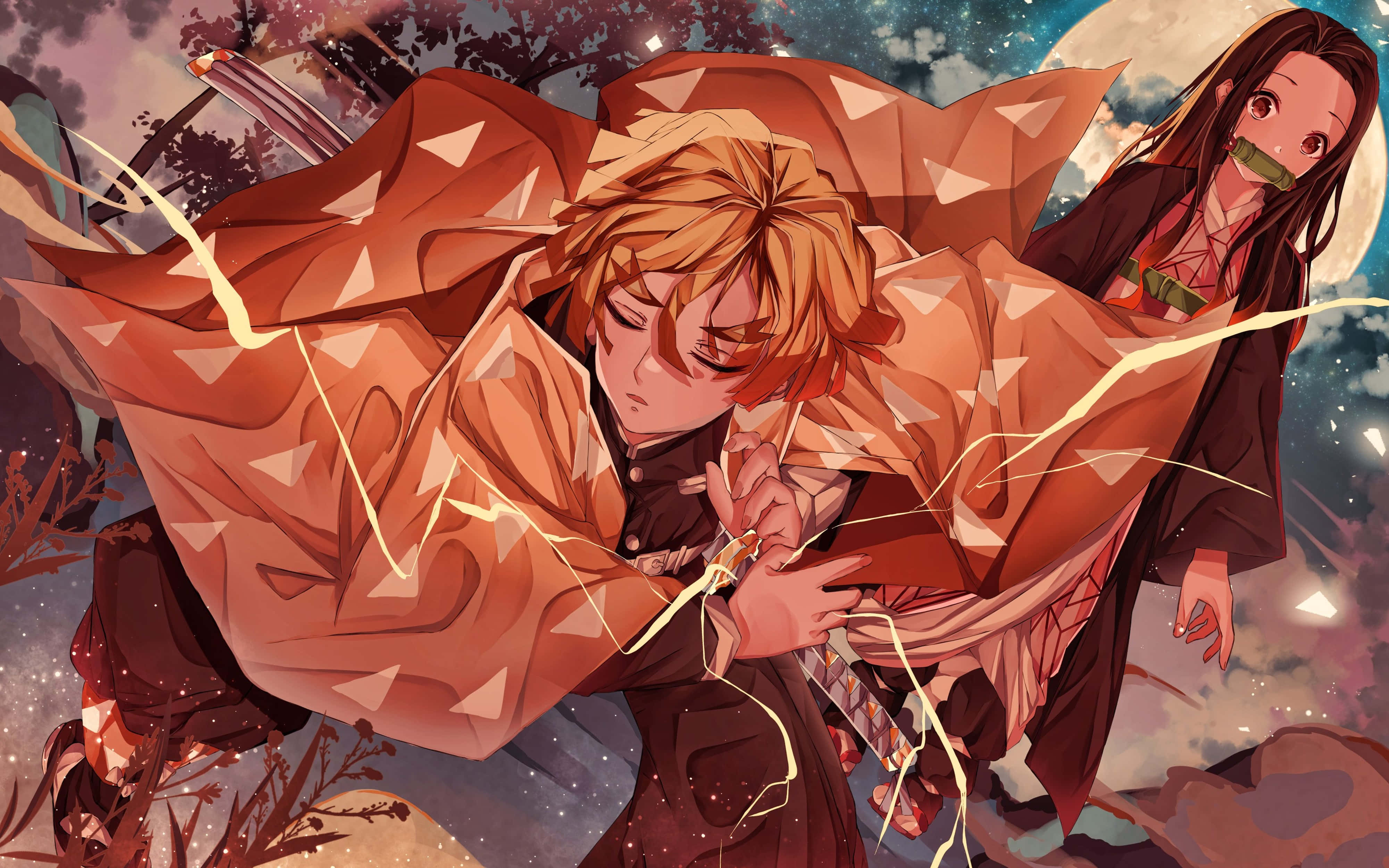 Demon Slayer Zenitsu 4K 桌布 壁紙 — 一個堅定的動漫戰士穿著飄逸的橙色和服，在滿月下用發光的劍能量戰鬥，而一個戴著口塞的女孩在觀看。