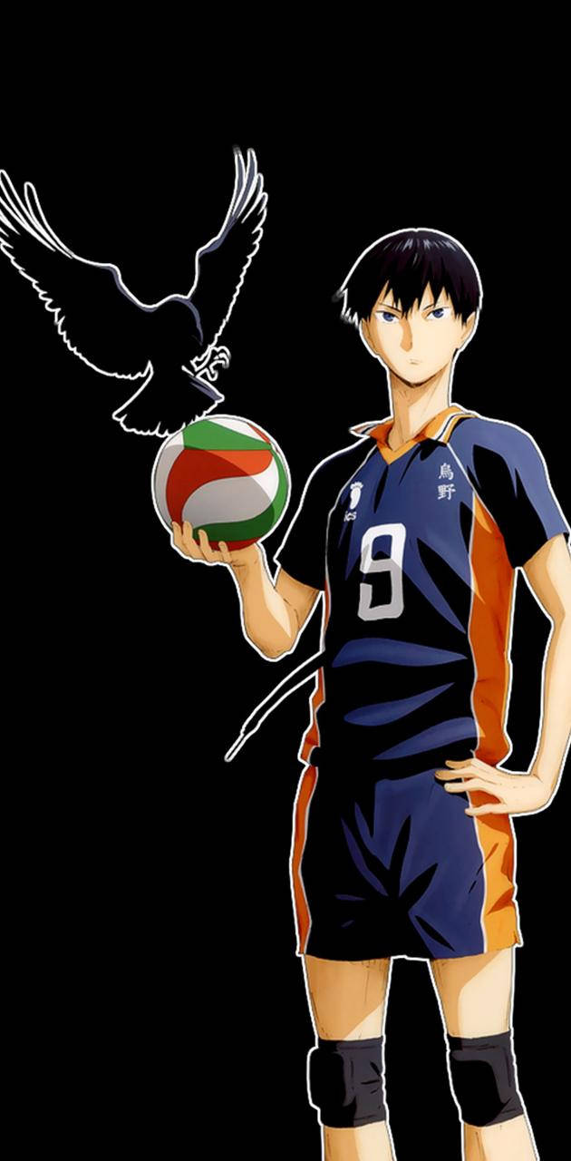 Kageyama 桌布 壁紙 — 一個堅定的動漫排球運動員穿著藍色和橙色制服，手持球，一隻風格化的鳥在他旁邊飛翔，背景為黑色。