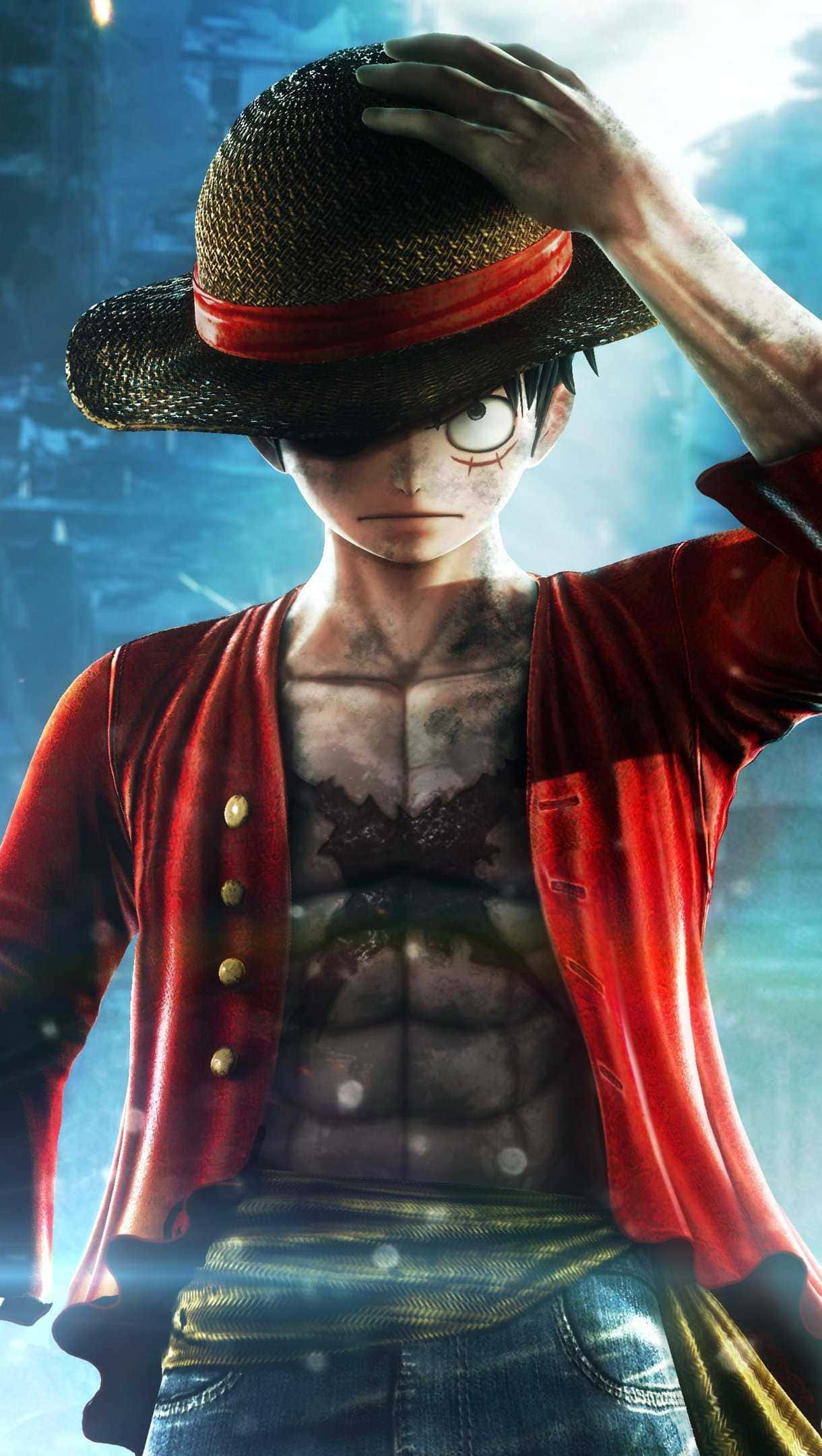 Luffy 桌布 壁紙 — 一個堅定的動漫海盜，戴著草帽和紅色外套，站在發光的藍色背景前。