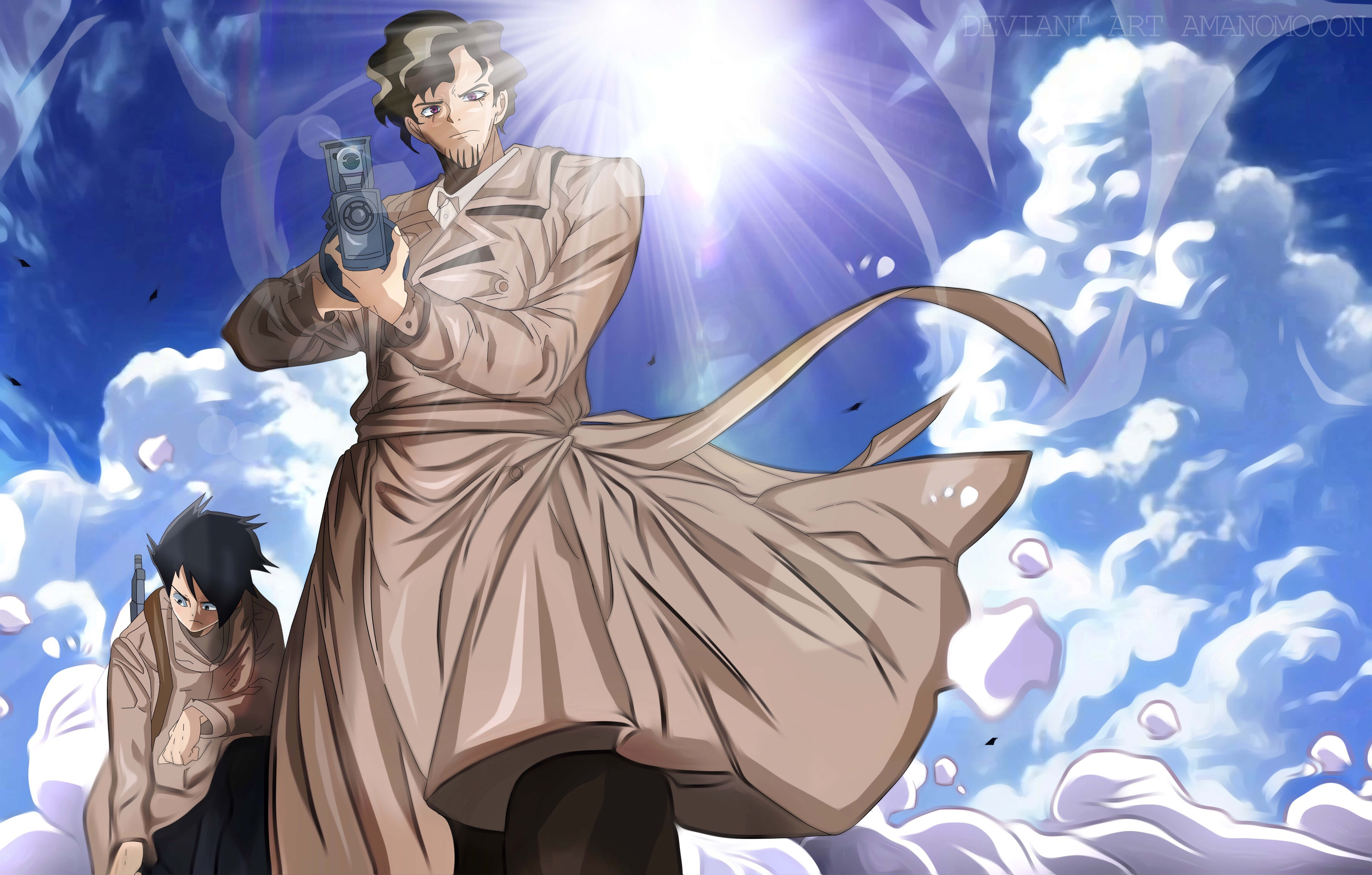 桌布 壁紙 — 一個堅定的動漫男子穿著風衣，對著陽光燦爛、雲朵翻騰的天空瞄準相機。