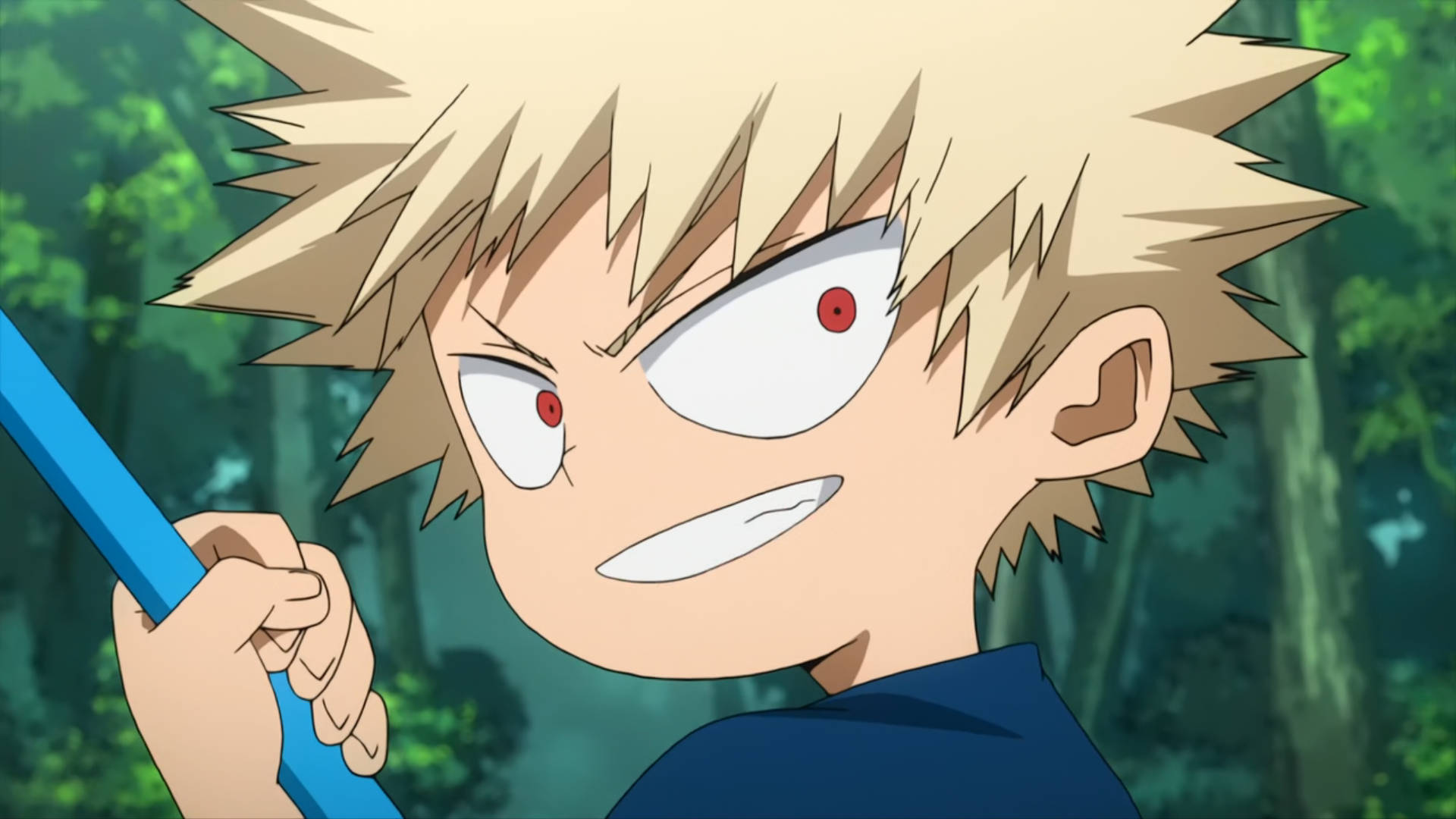 Cute Bakugou 桌布 壁紙 — 一個堅定的動漫男孩，有著尖刺金髮和紅色眼睛，在森林中緊握著一根藍色法杖。