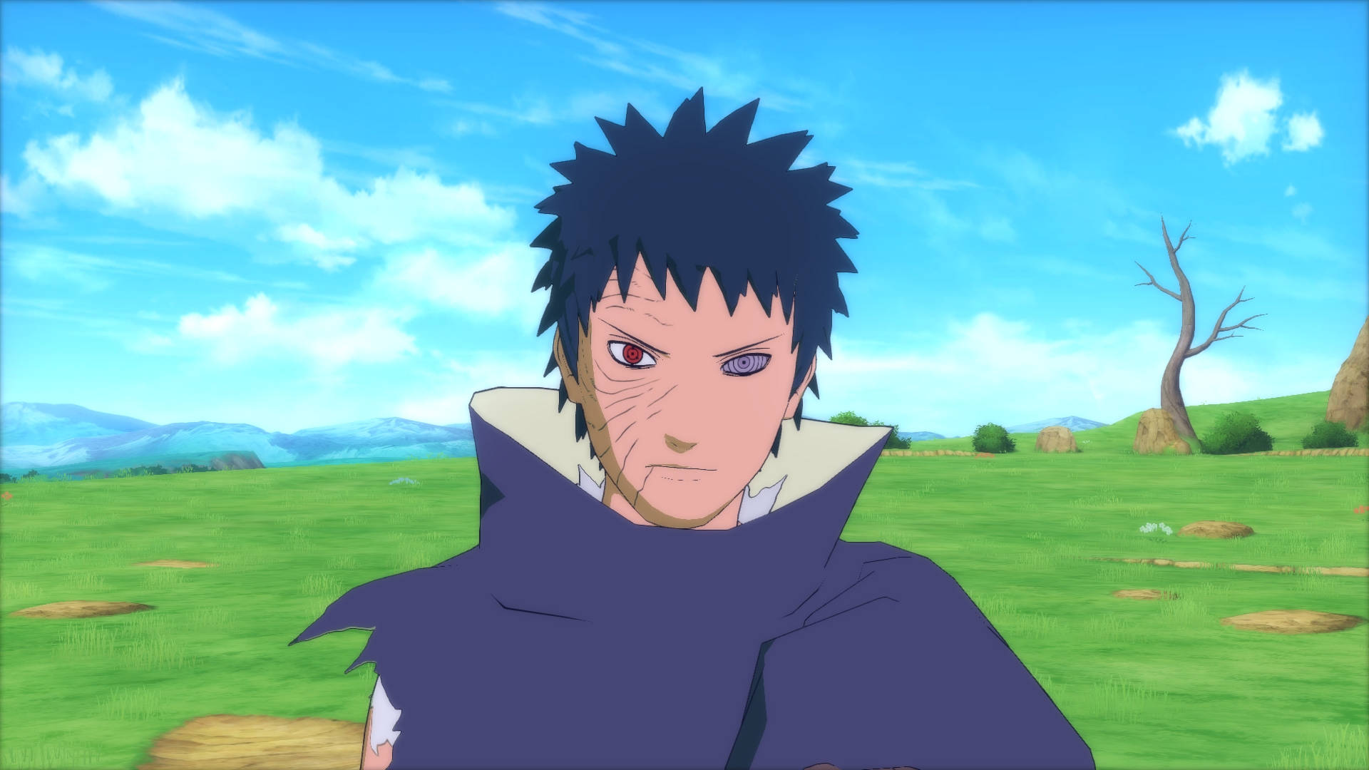 Obito Uchiha 桌布 壁紙 — 一個堅定的動漫角色，有著刺刺的黑髮和紅色的眼睛，站在陽光明媚的草地上，頭頂是明亮的藍天。