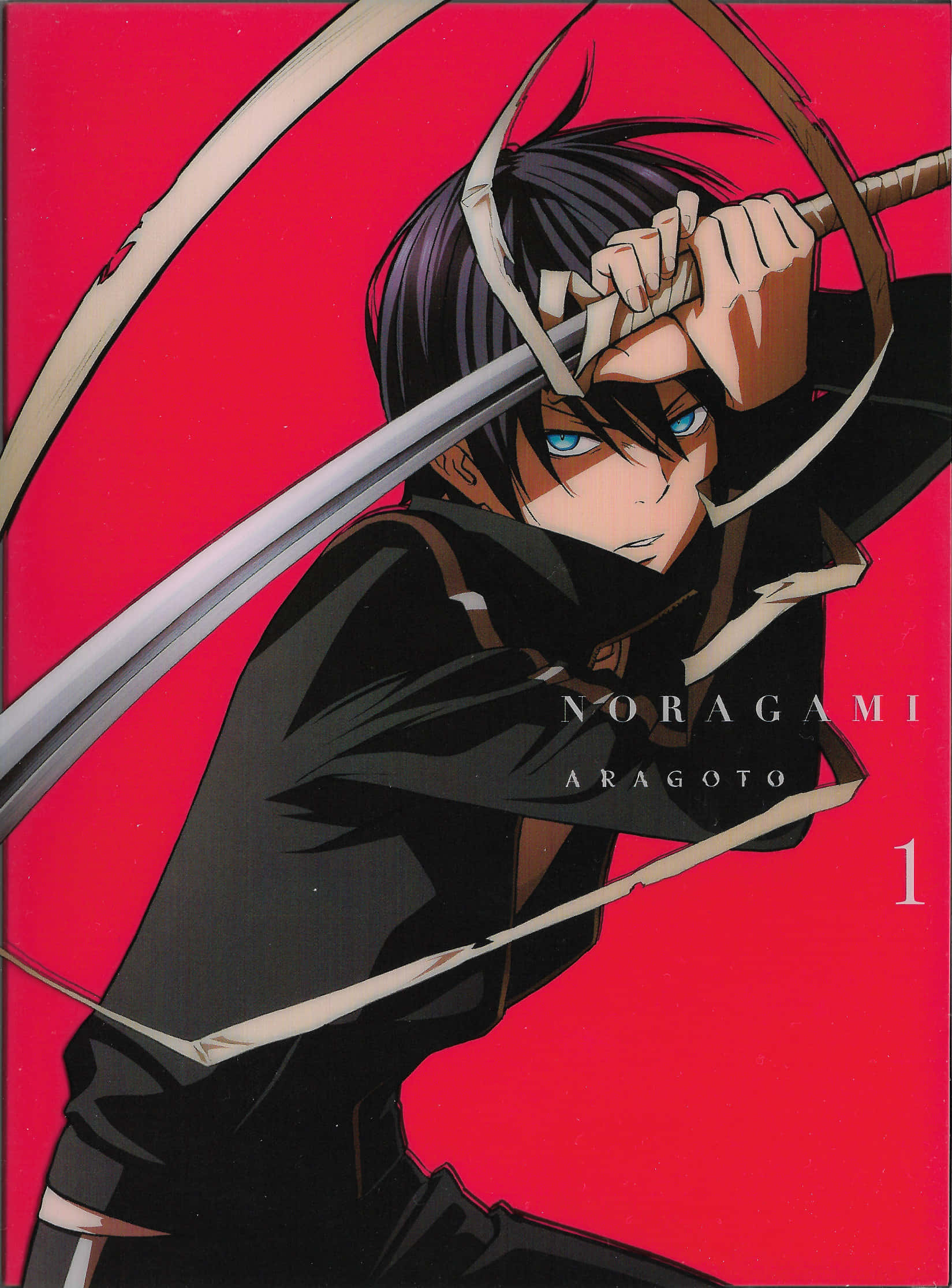 Noragami 桌布 壁紙 — 一個堅定的動漫角色，藍眼睛黑頭髮，在鮮紅色的背景下握著劍。