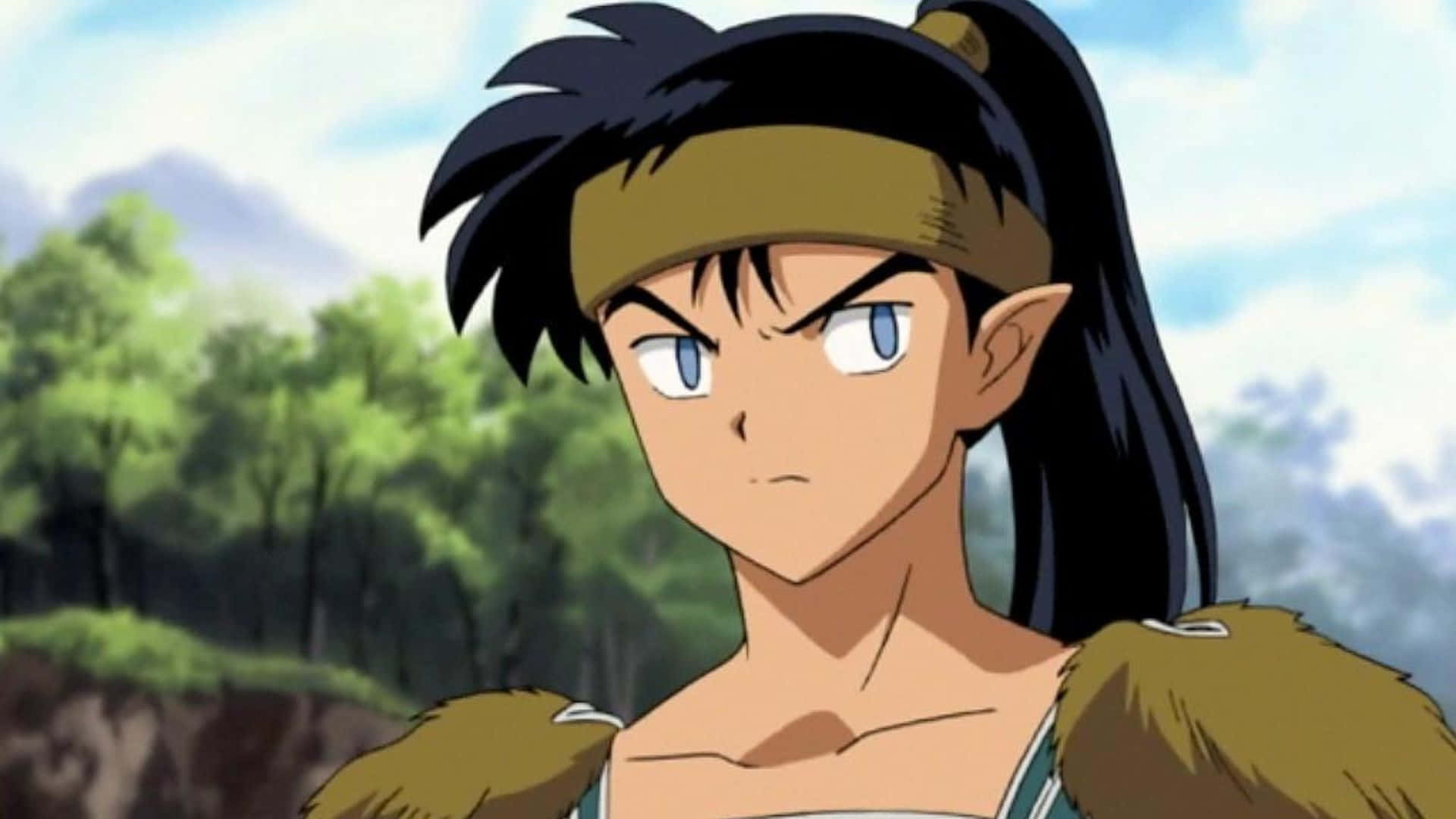 Inuyasha Koga 桌布 壁紙 — 一個堅定的動漫角色，藍色眼睛，深色頭髮用頭帶向後束起，站在森林戶外環境中。